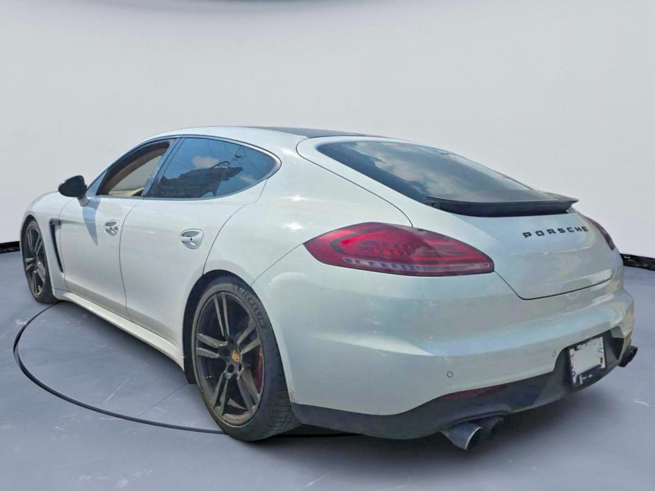2015 Porsche Panamera 2 Белый vin: WP0AA2A72FL000498