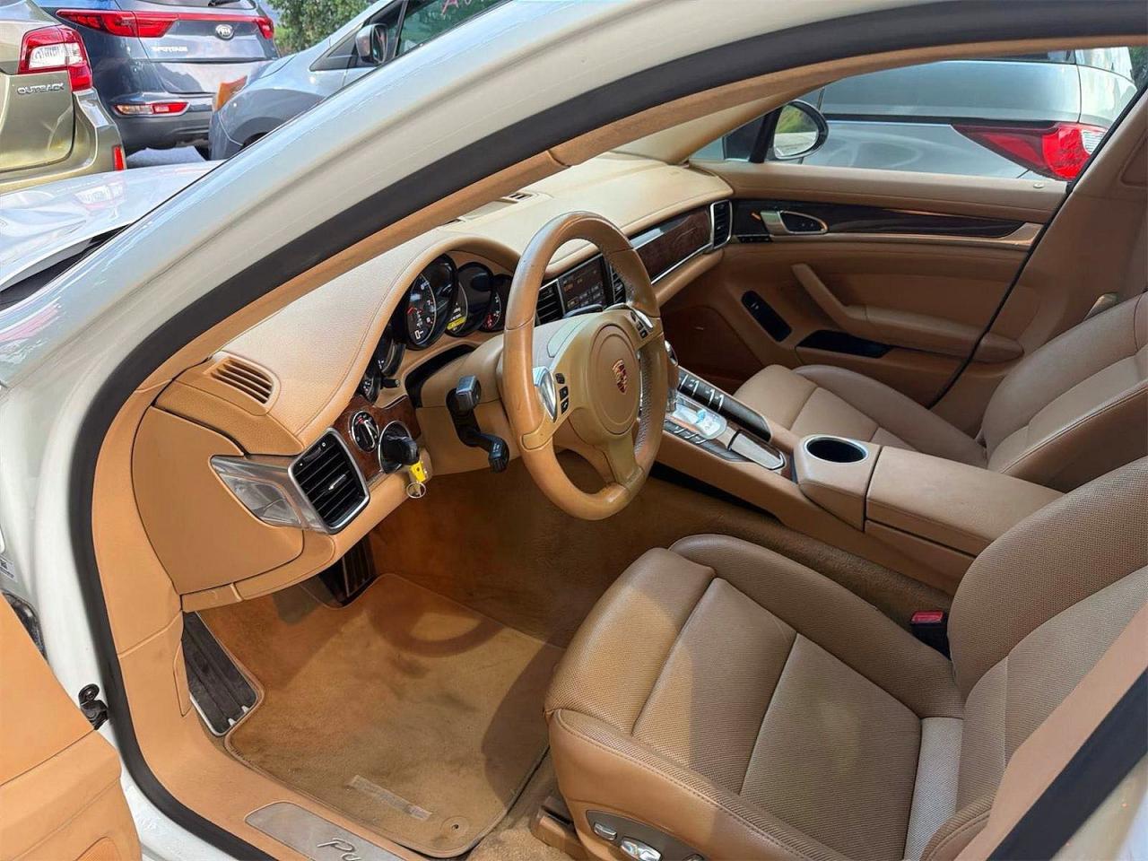 2015 Porsche Panamera 2 Белый vin: WP0AA2A72FL000498