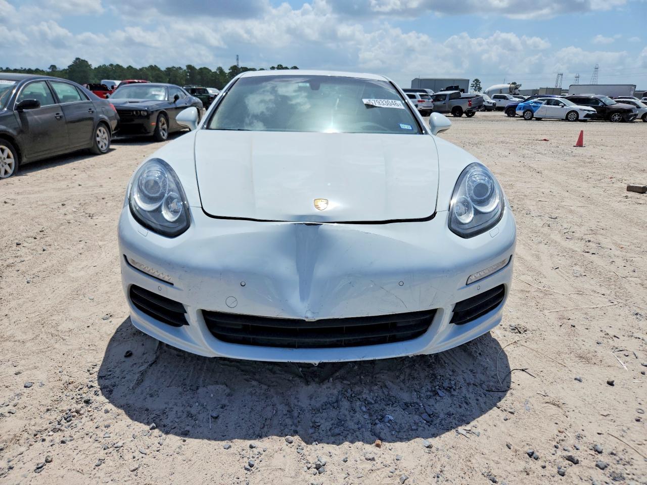 2015 Porsche Panamera 2 White vin: WP0AA2A72FL006947
