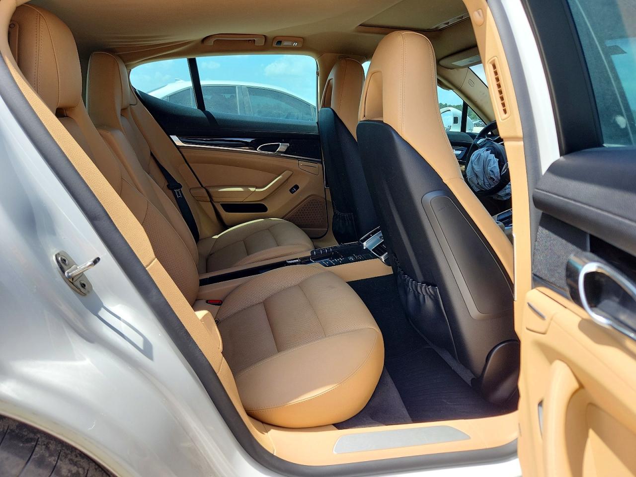 2015 Porsche Panamera 2 White vin: WP0AA2A72FL006947