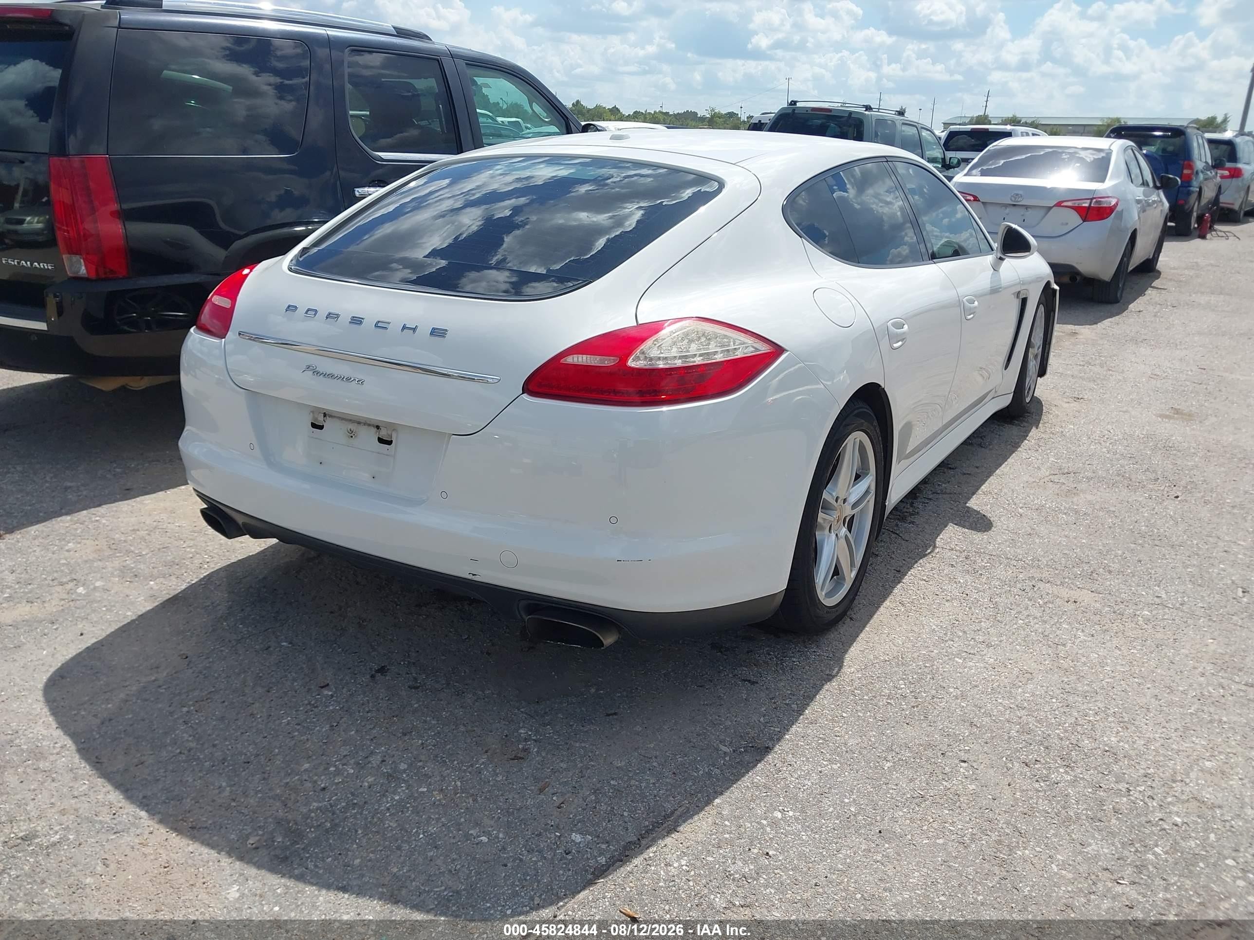 2012 Porsche Panamera 4 White vin: WP0AA2A73CL071611