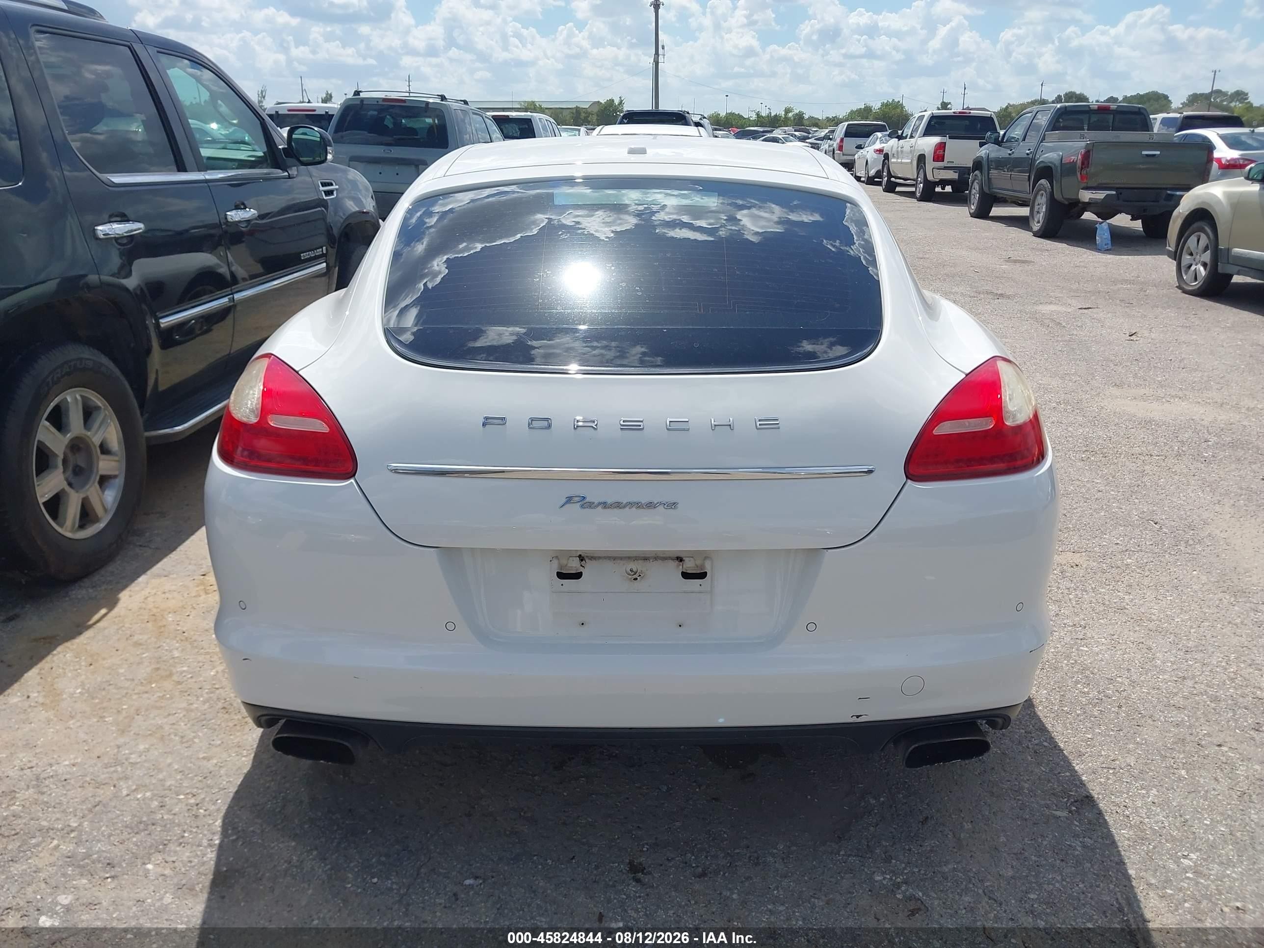 2012 Porsche Panamera 4 White vin: WP0AA2A73CL071611