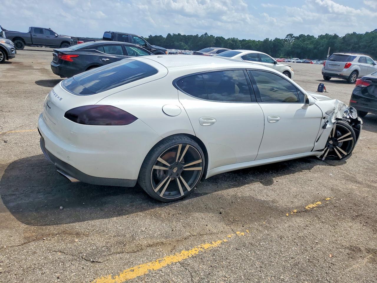 2014 Porsche Panamera 2 Белый vin: WP0AA2A73EL008110