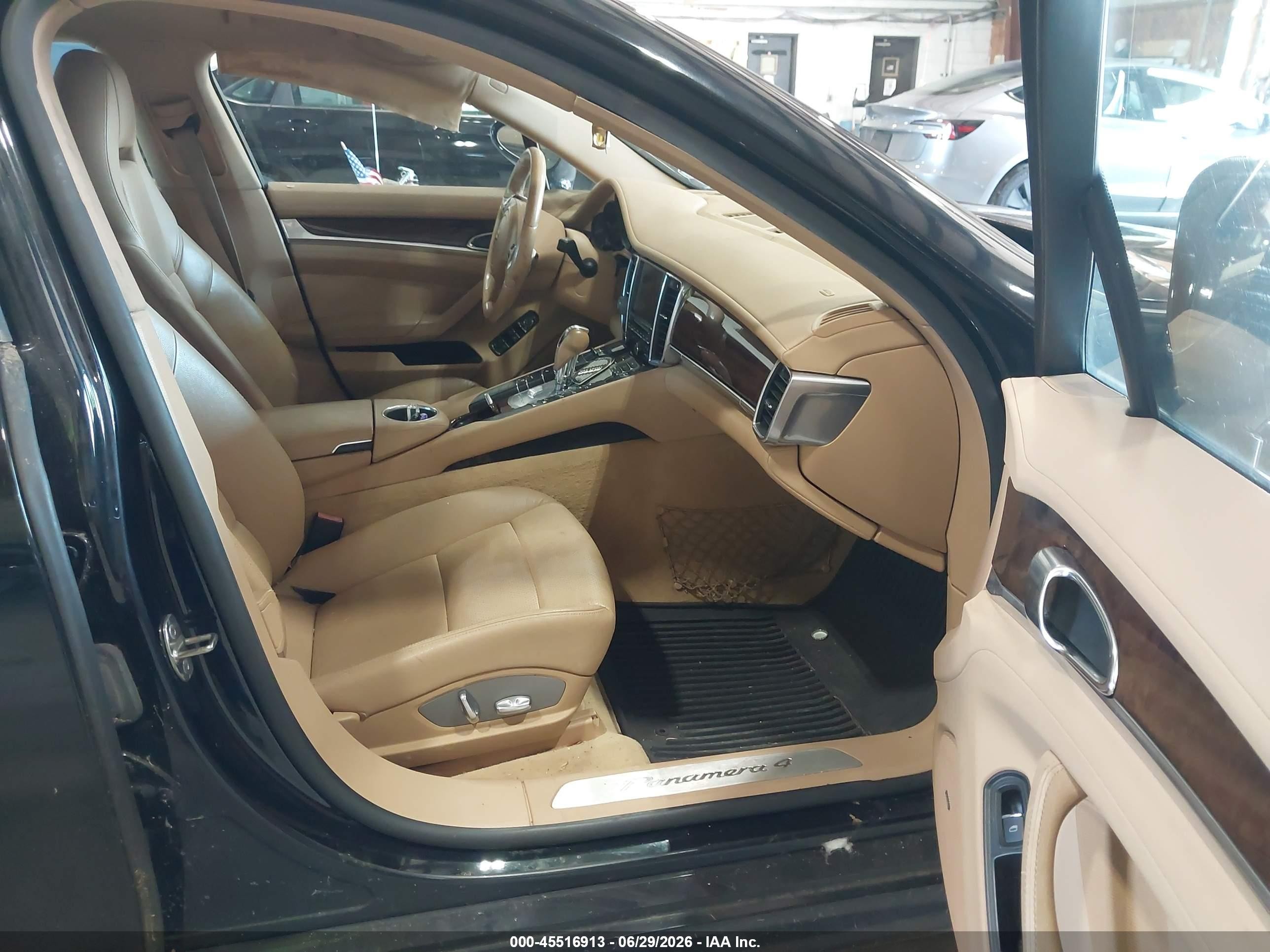 2011 Porsche Panamera 2/4 Черный vin: WP0AA2A74BL010623