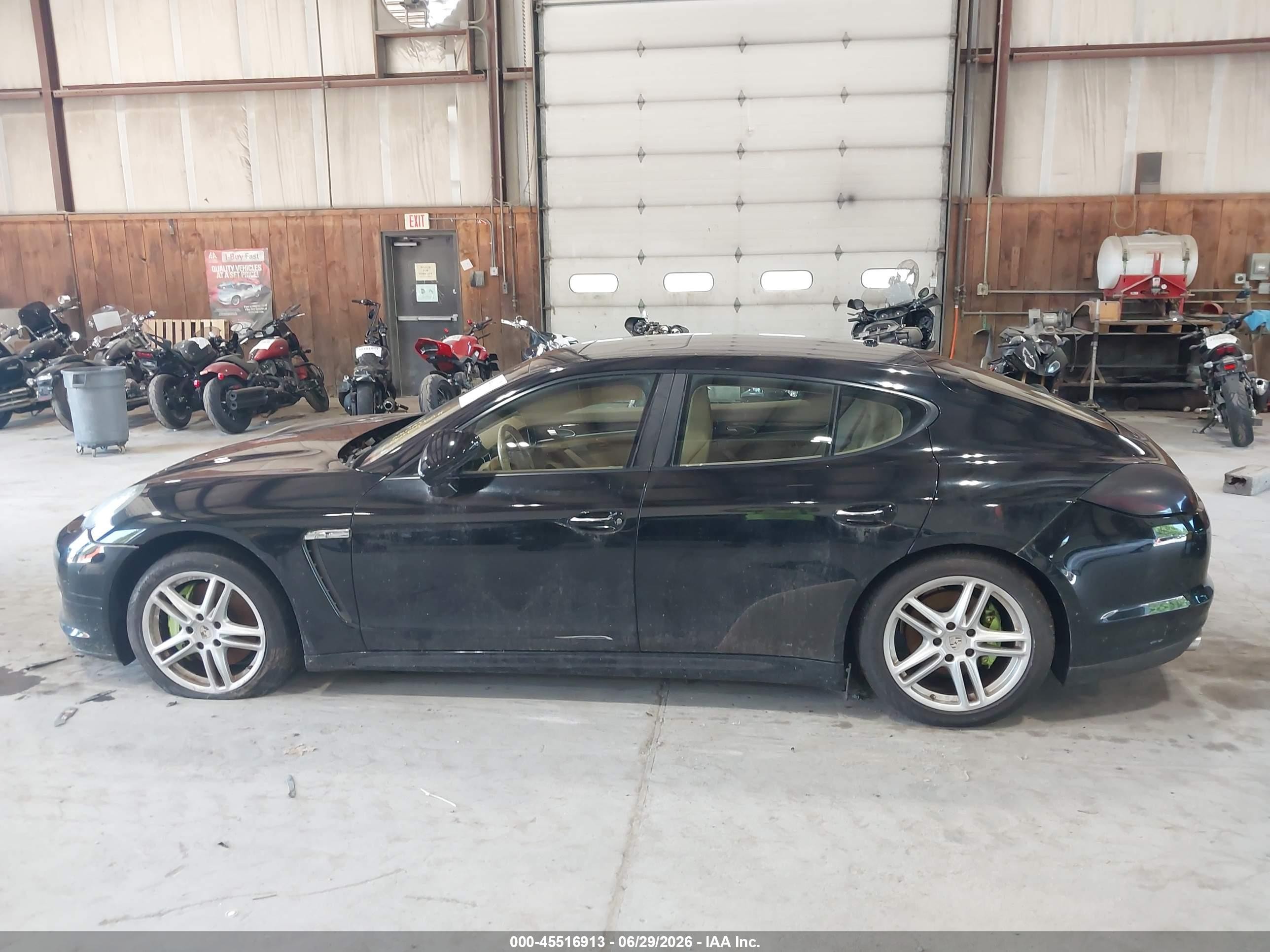 2011 Porsche Panamera 2/4 Черный vin: WP0AA2A74BL010623