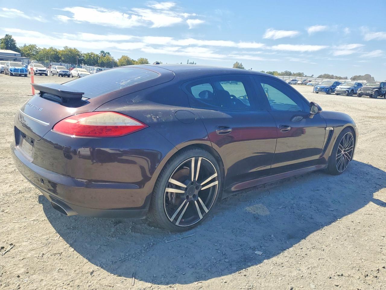 2011 Porsche Panamera 2 Коричневый vin: WP0AA2A74BL012288