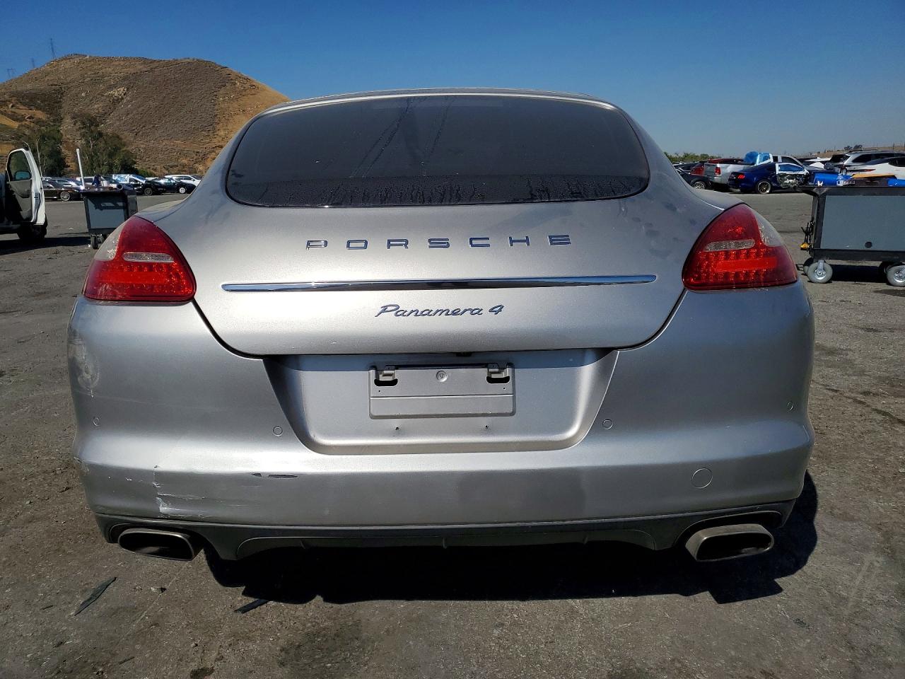 2012 Porsche Panamera 2 Gold vin: WP0AA2A75CL012012