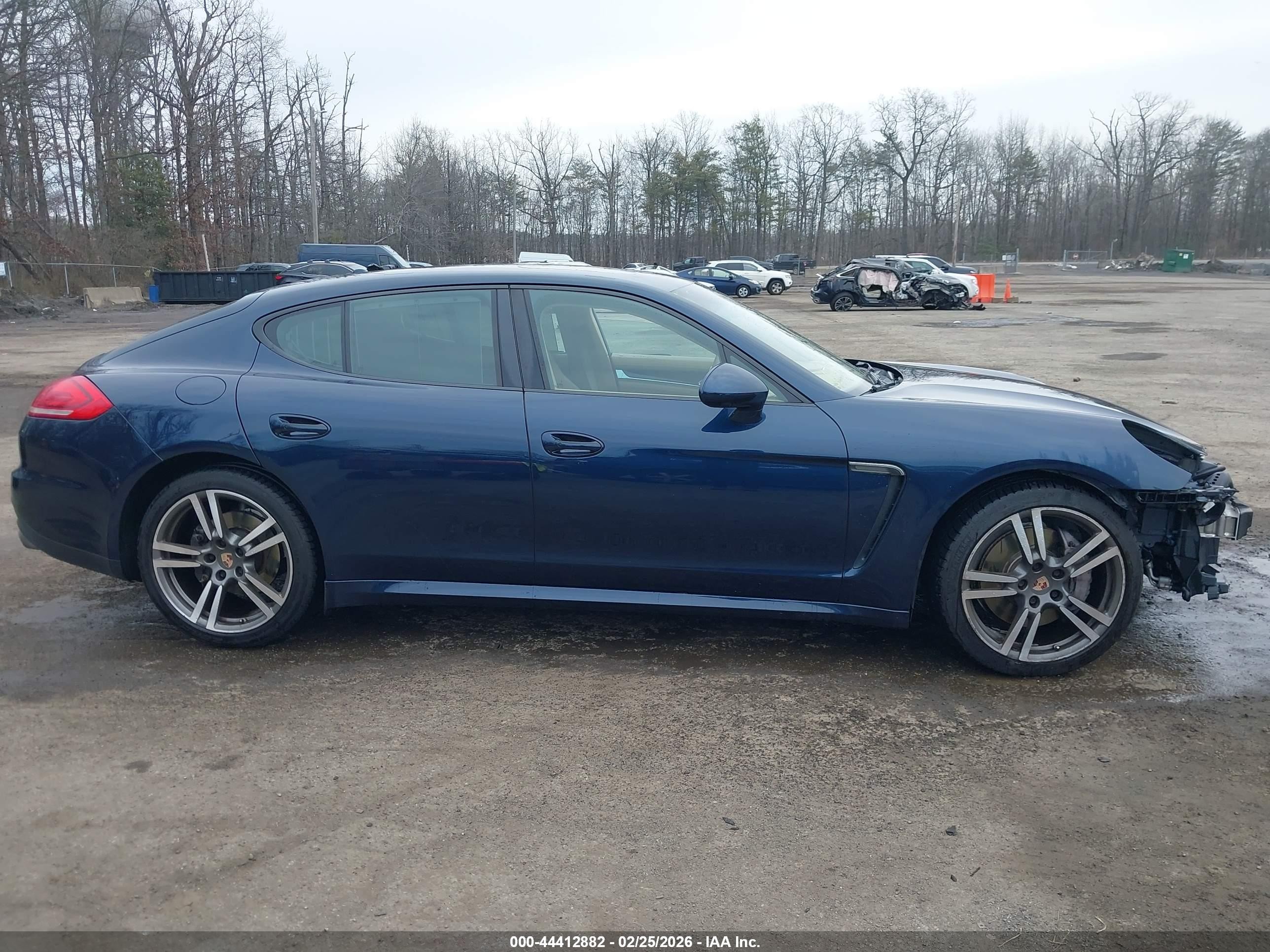 2014 Porsche Panamera 4 Blue vin: WP0AA2A75EL008965