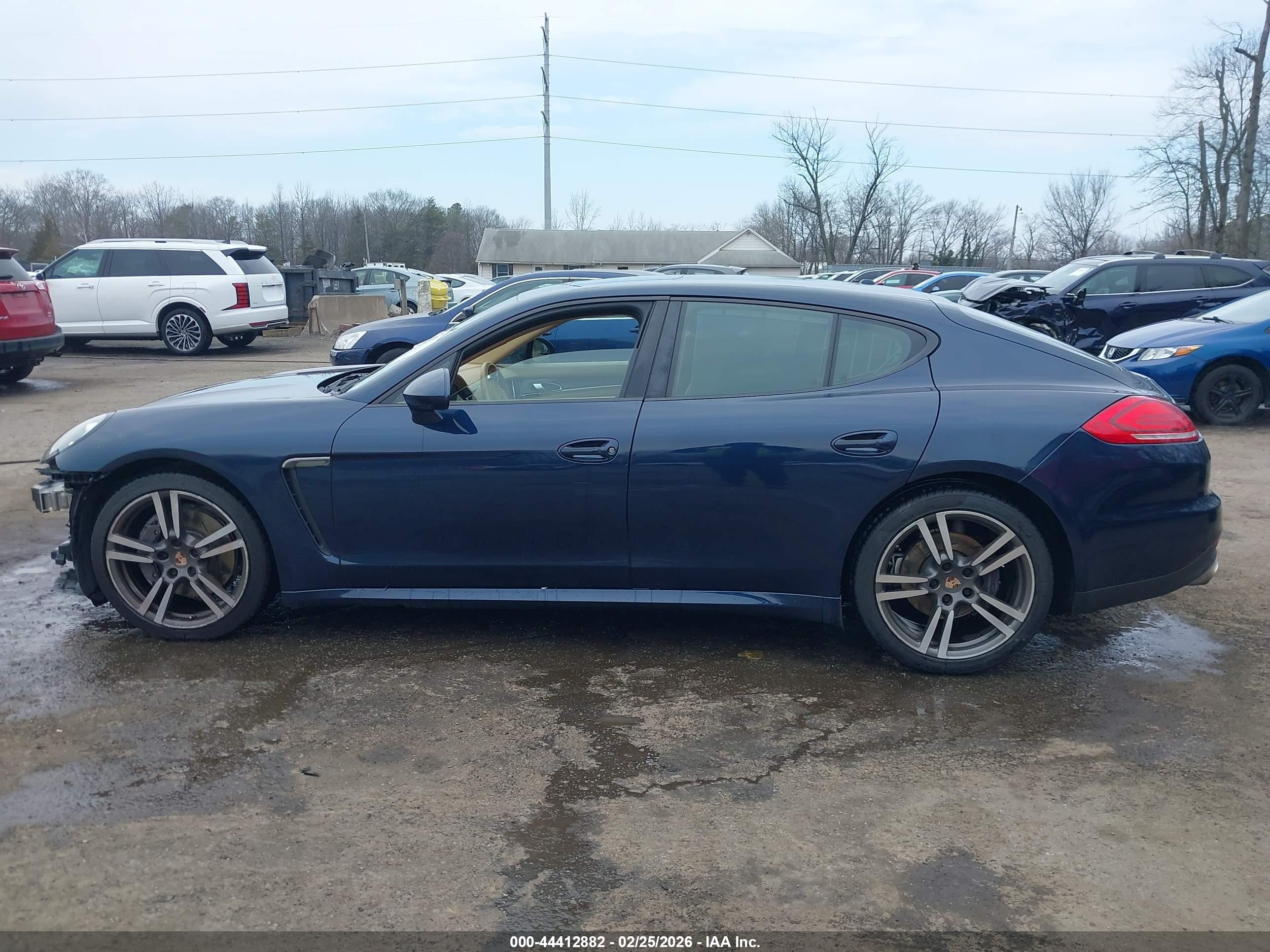 2014 Porsche Panamera 4 Blue vin: WP0AA2A75EL008965