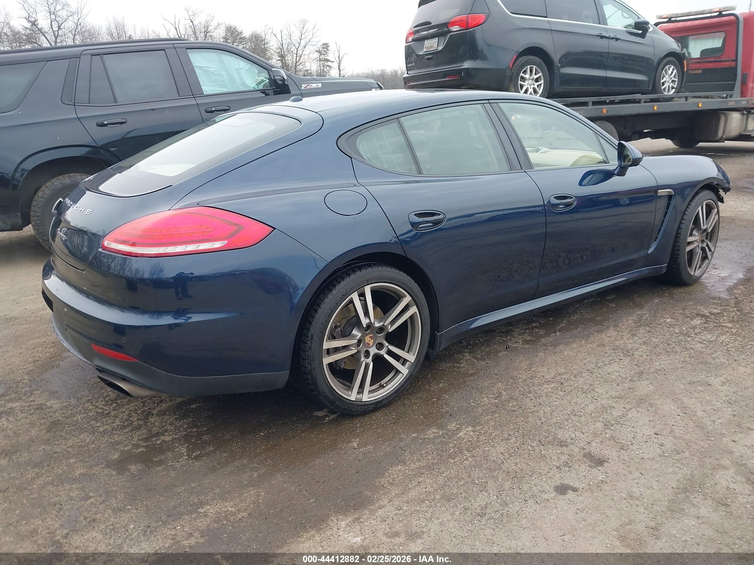2014 Porsche Panamera 4 Blue vin: WP0AA2A75EL008965