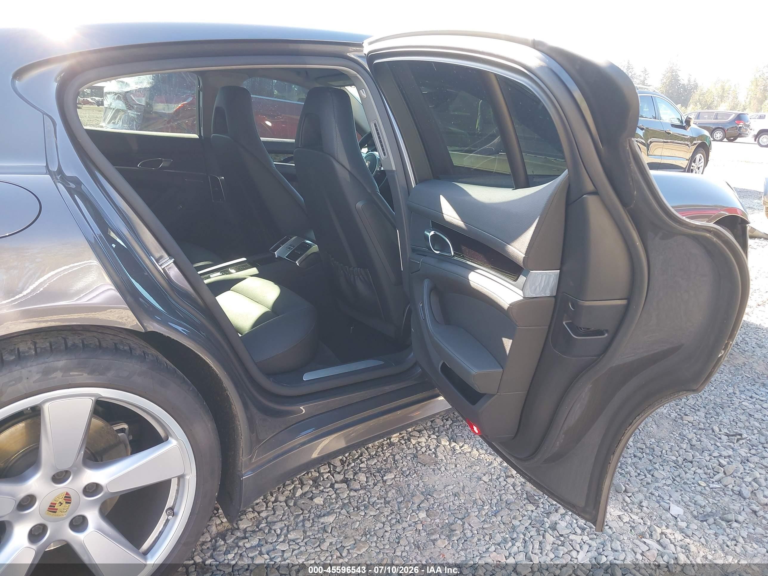 2015 Porsche Panamera 4 Серый vin: WP0AA2A75FL001290