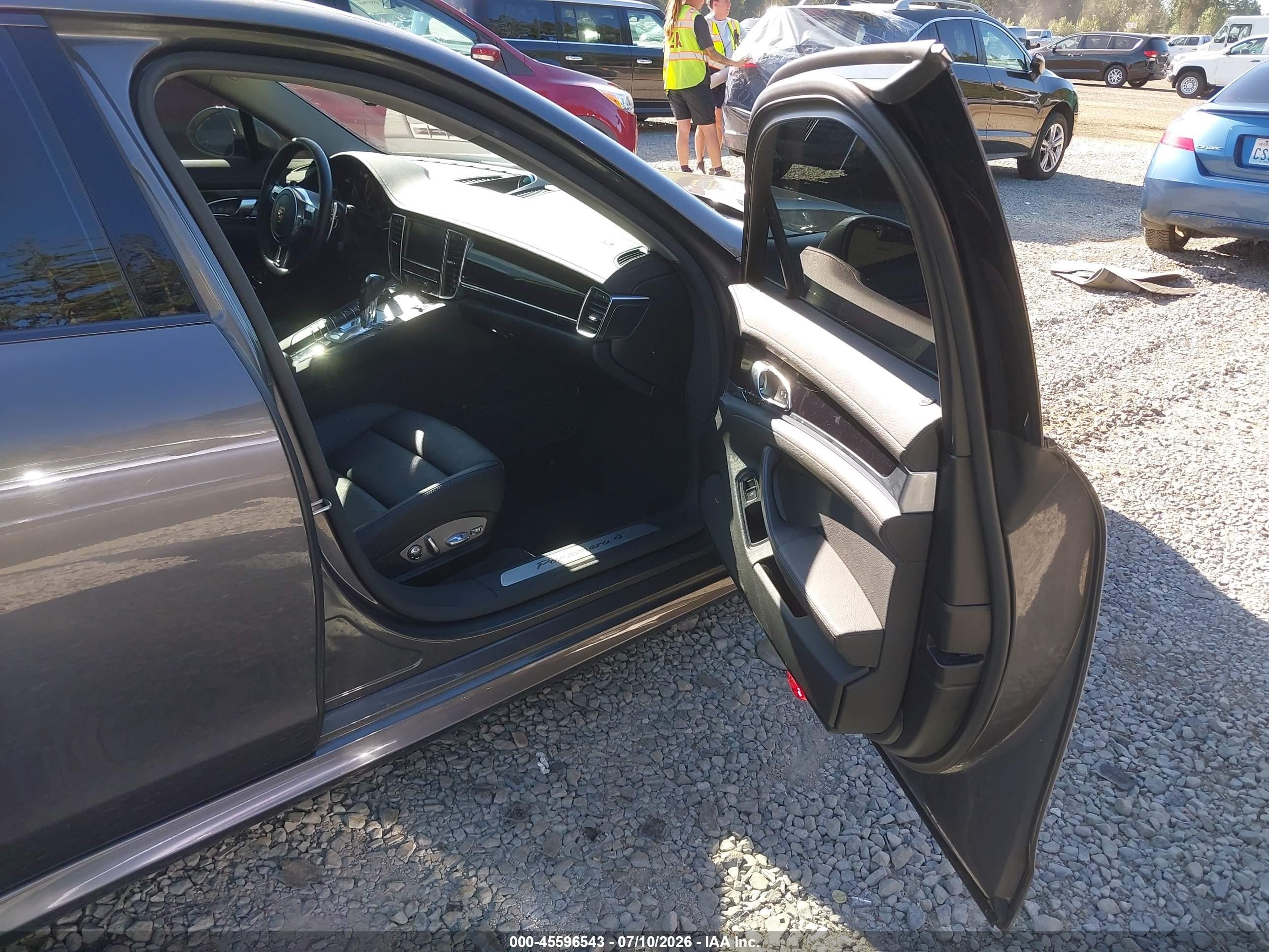 2015 Porsche Panamera 4 Серый vin: WP0AA2A75FL001290
