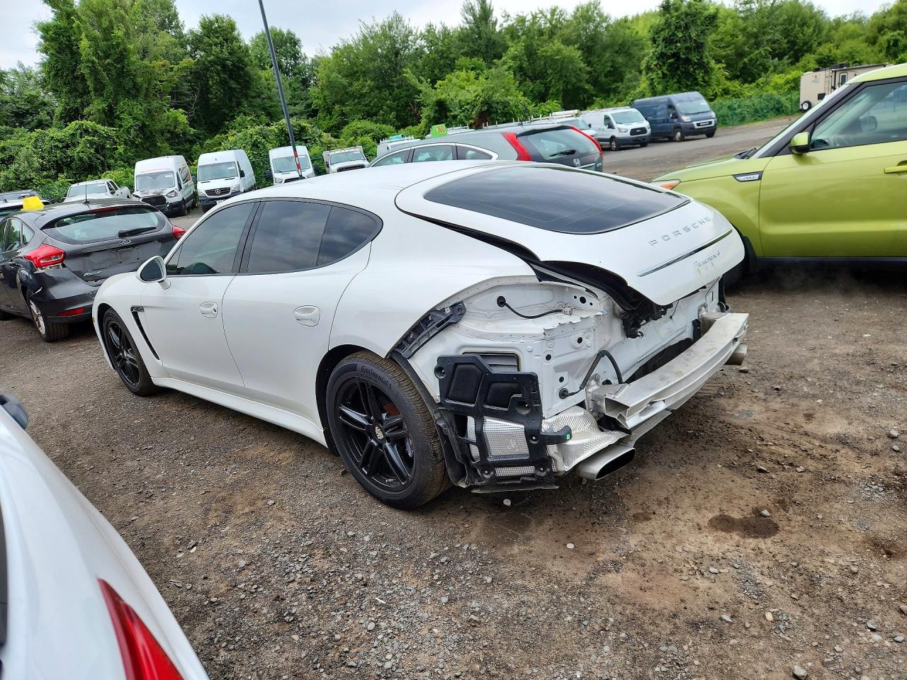 2012 Porsche Panamera 2 Белый vin: WP0AA2A76CL070663