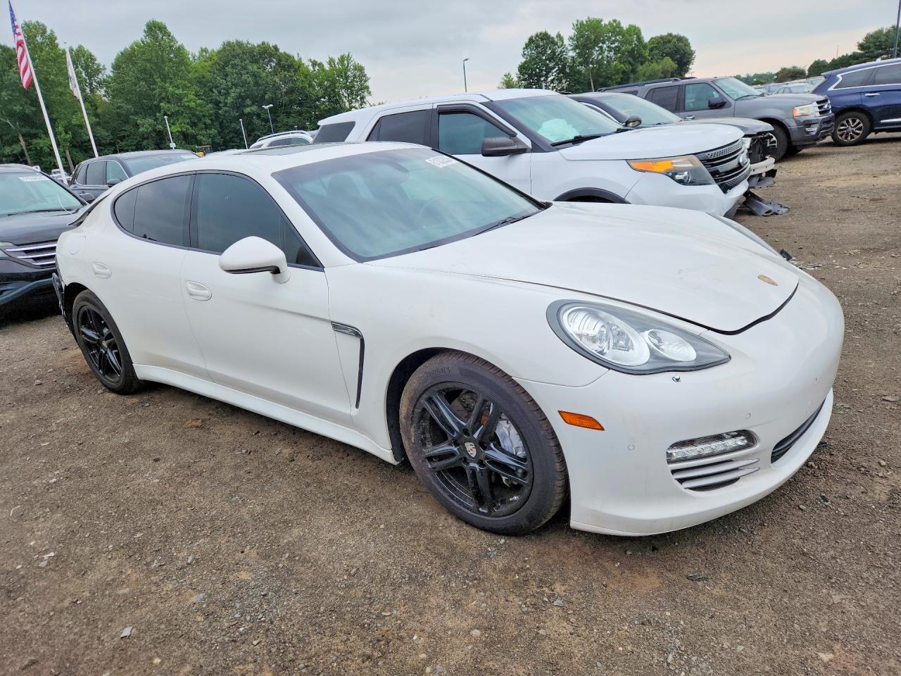 2012 Porsche Panamera 2 Белый vin: WP0AA2A76CL070663