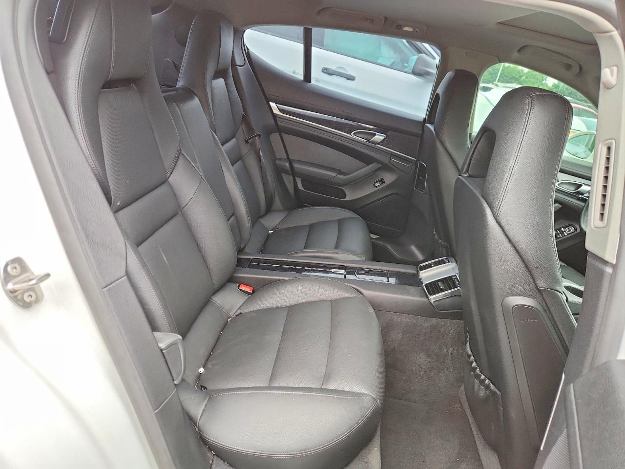 2012 Porsche Panamera 2 Белый vin: WP0AA2A76CL070663