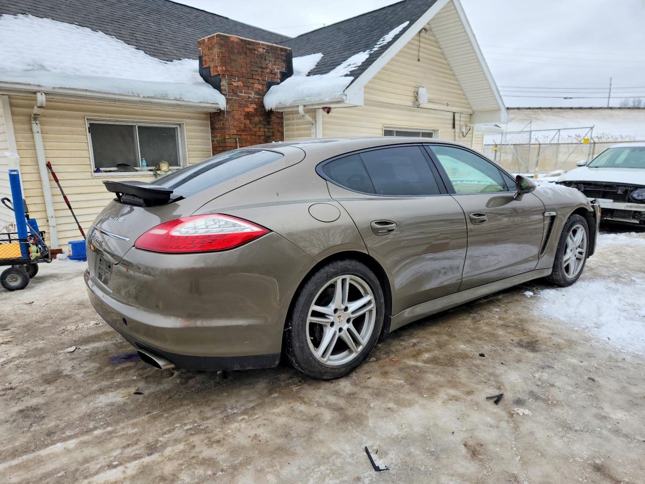 2013 Porsche Panamera 2 Желто-коричневый vin: WP0AA2A76DL013817