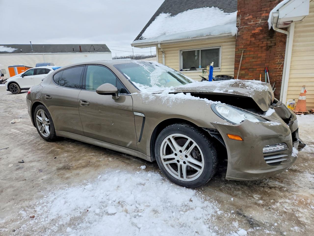 2013 Porsche Panamera 2 Желто-коричневый vin: WP0AA2A76DL013817