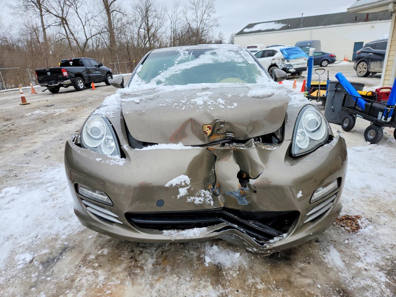 2013 Porsche Panamera 2 Желто-коричневый vin: WP0AA2A76DL013817