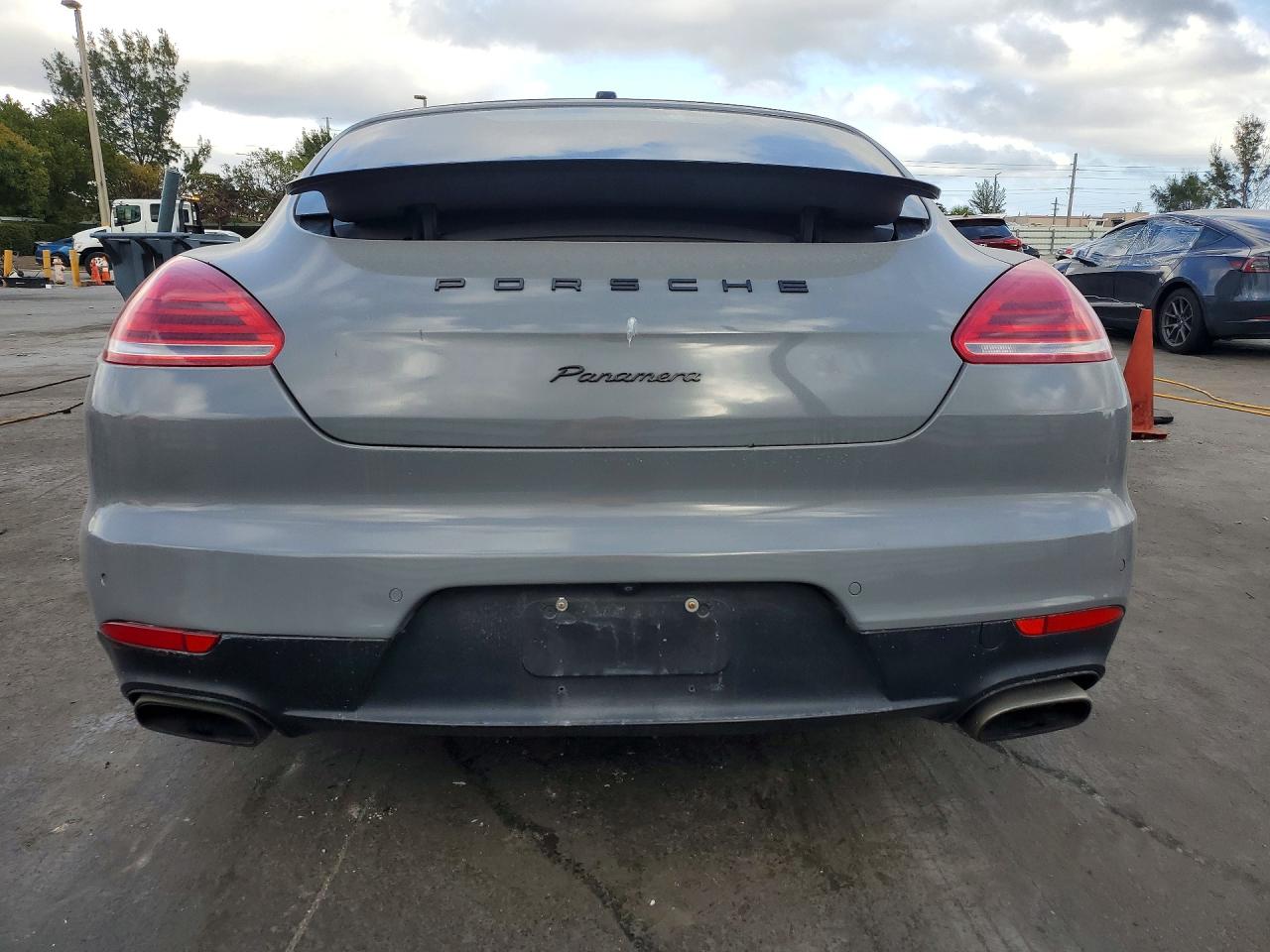 2014 Porsche Panamera 2 Gray vin: WP0AA2A76EL010496
