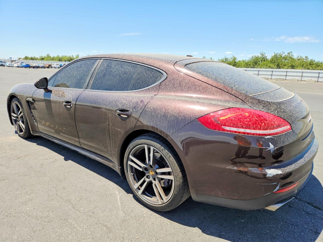2014 Porsche Panamera 2 Burgundy vin: WP0AA2A76EL014077
