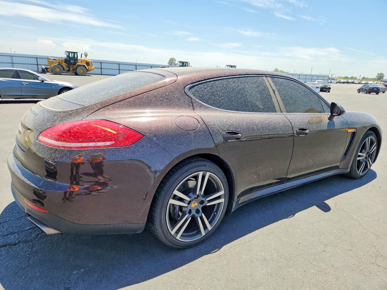 2014 Porsche Panamera 2 Burgundy vin: WP0AA2A76EL014077