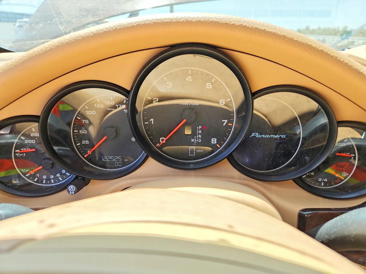 2014 Porsche Panamera 2 Burgundy vin: WP0AA2A76EL014077