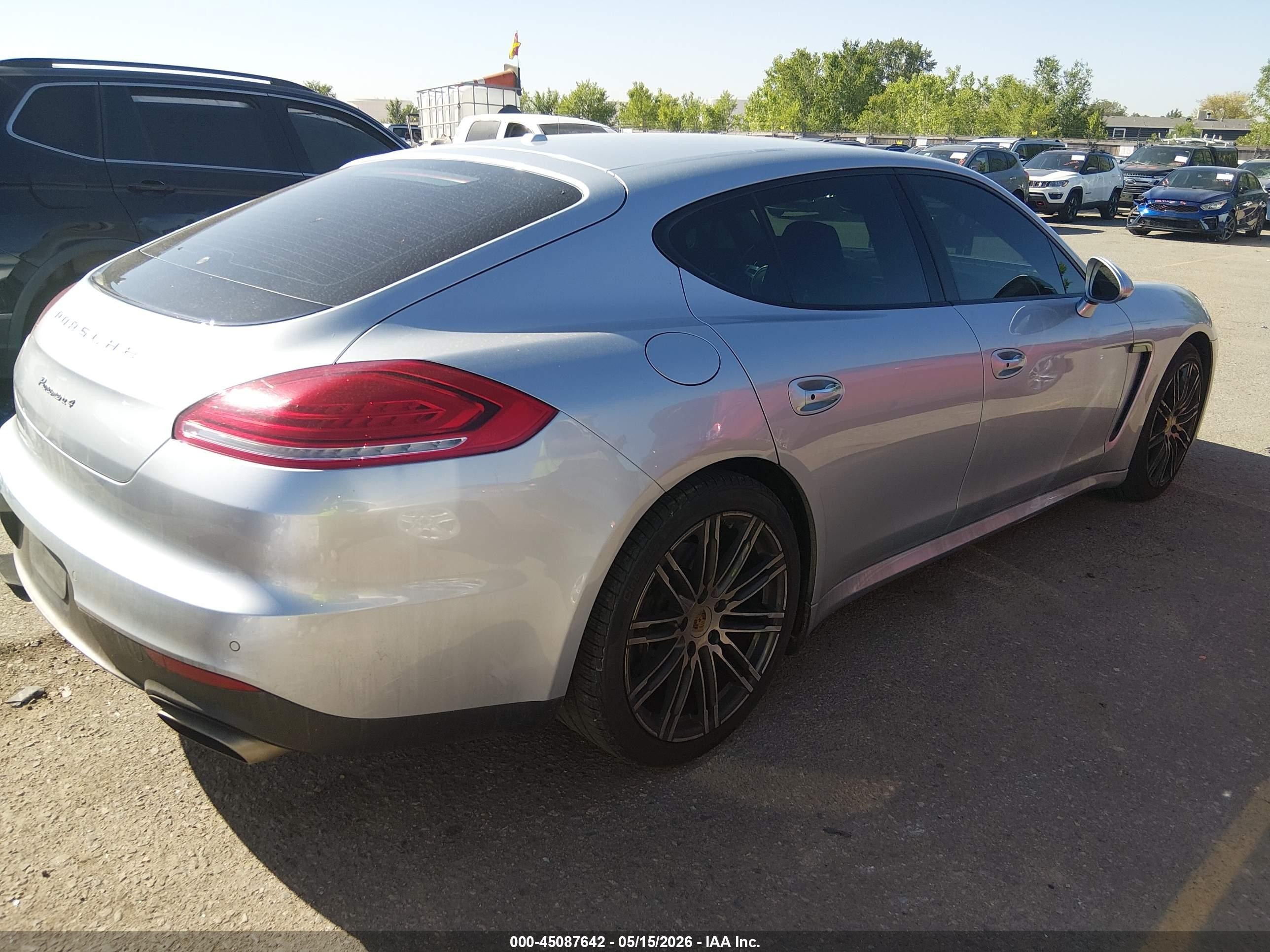 2015 Porsche Panamera 4 Silver vin: WP0AA2A76FL003310