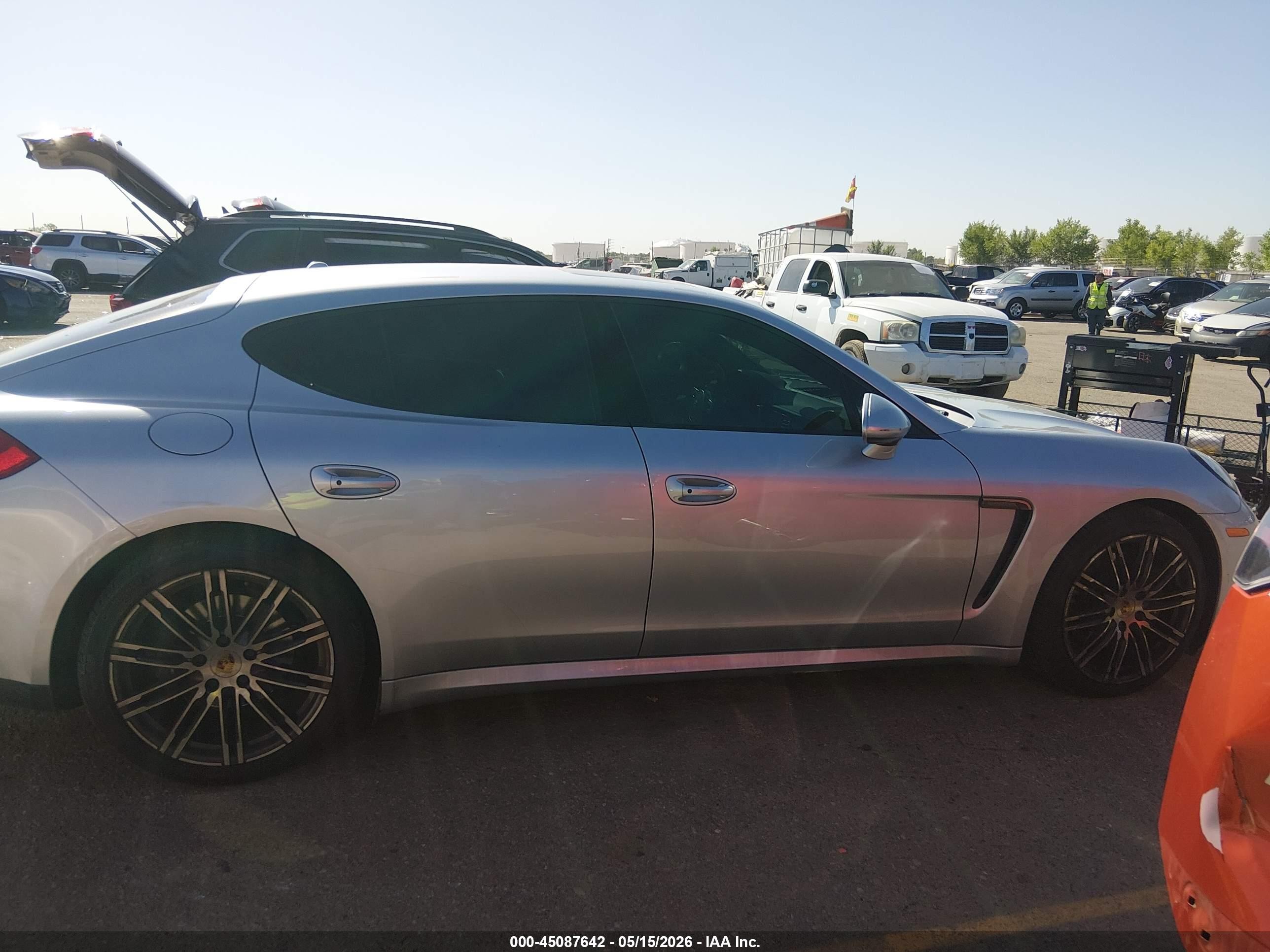 2015 Porsche Panamera 4 Silver vin: WP0AA2A76FL003310