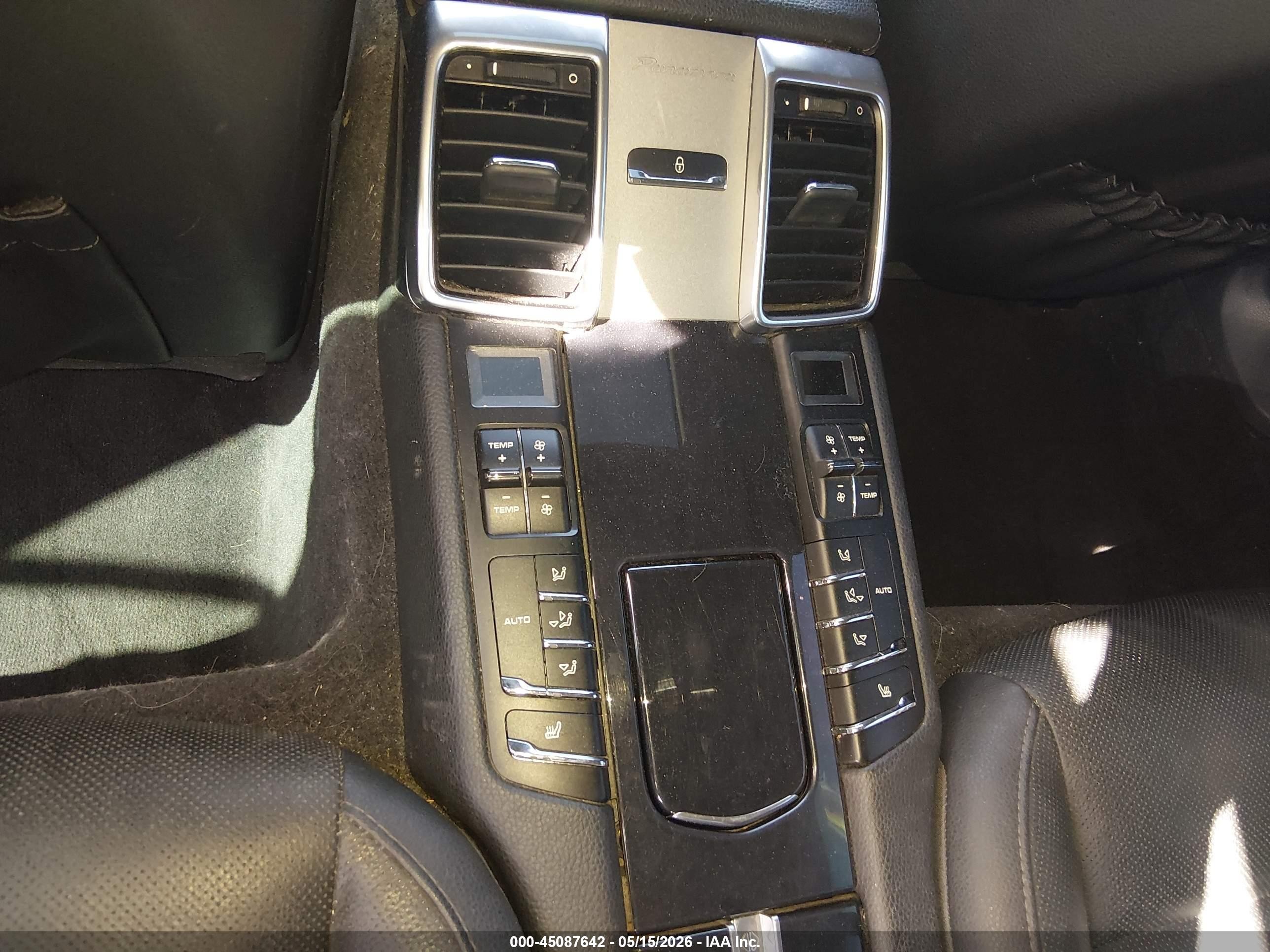 2015 Porsche Panamera 4 Silver vin: WP0AA2A76FL003310