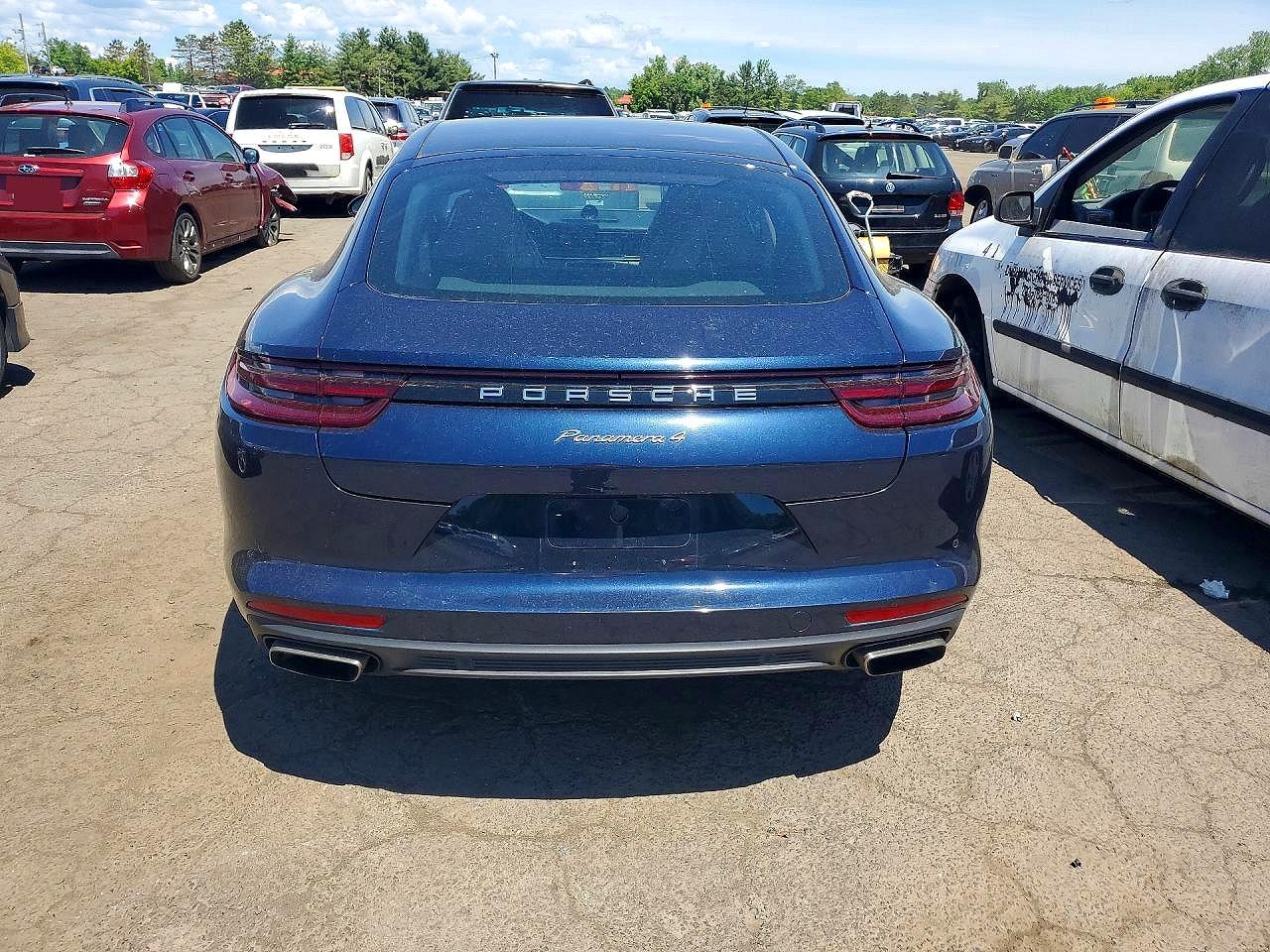 2018 Porsche Panamera 4 Blue vin: WP0AA2A76JL107529