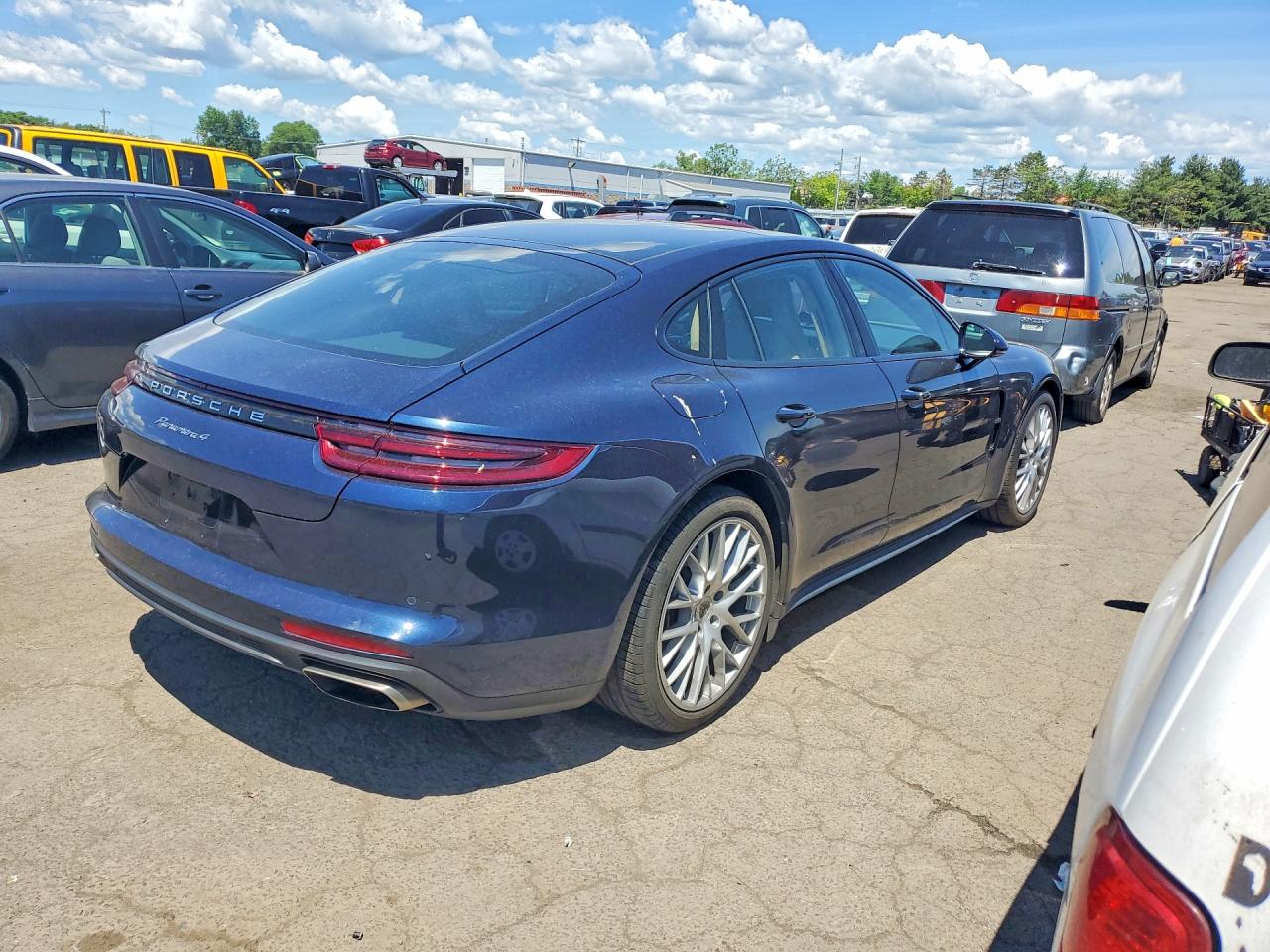 2018 Porsche Panamera 4 Blue vin: WP0AA2A76JL107529