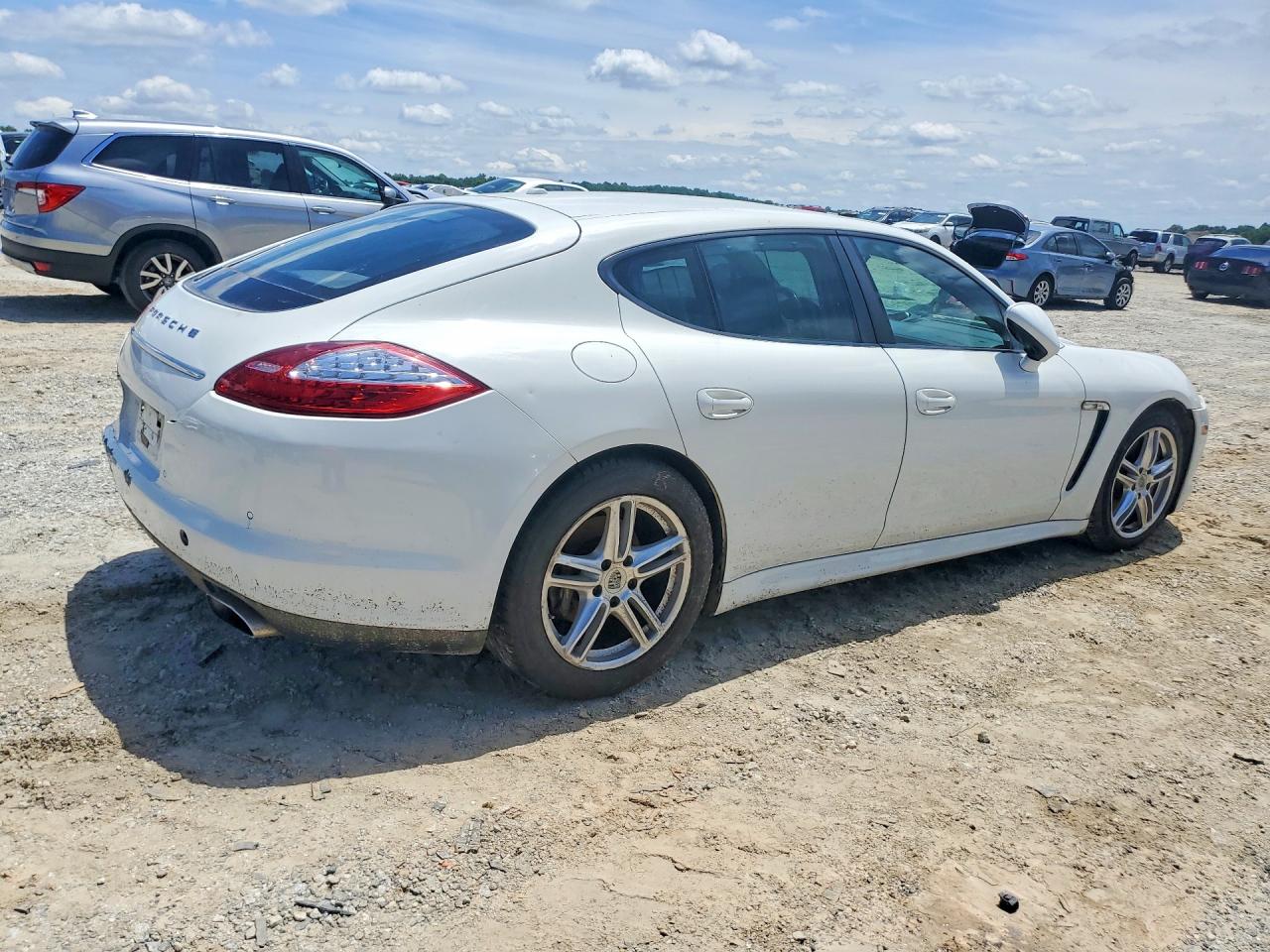 2013 Porsche Panamera 2 Белый vin: WP0AA2A77DL010778