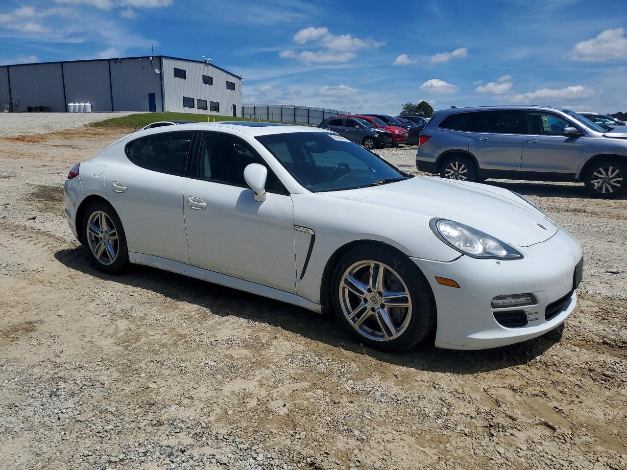 2013 Porsche Panamera 2 Белый vin: WP0AA2A77DL010778