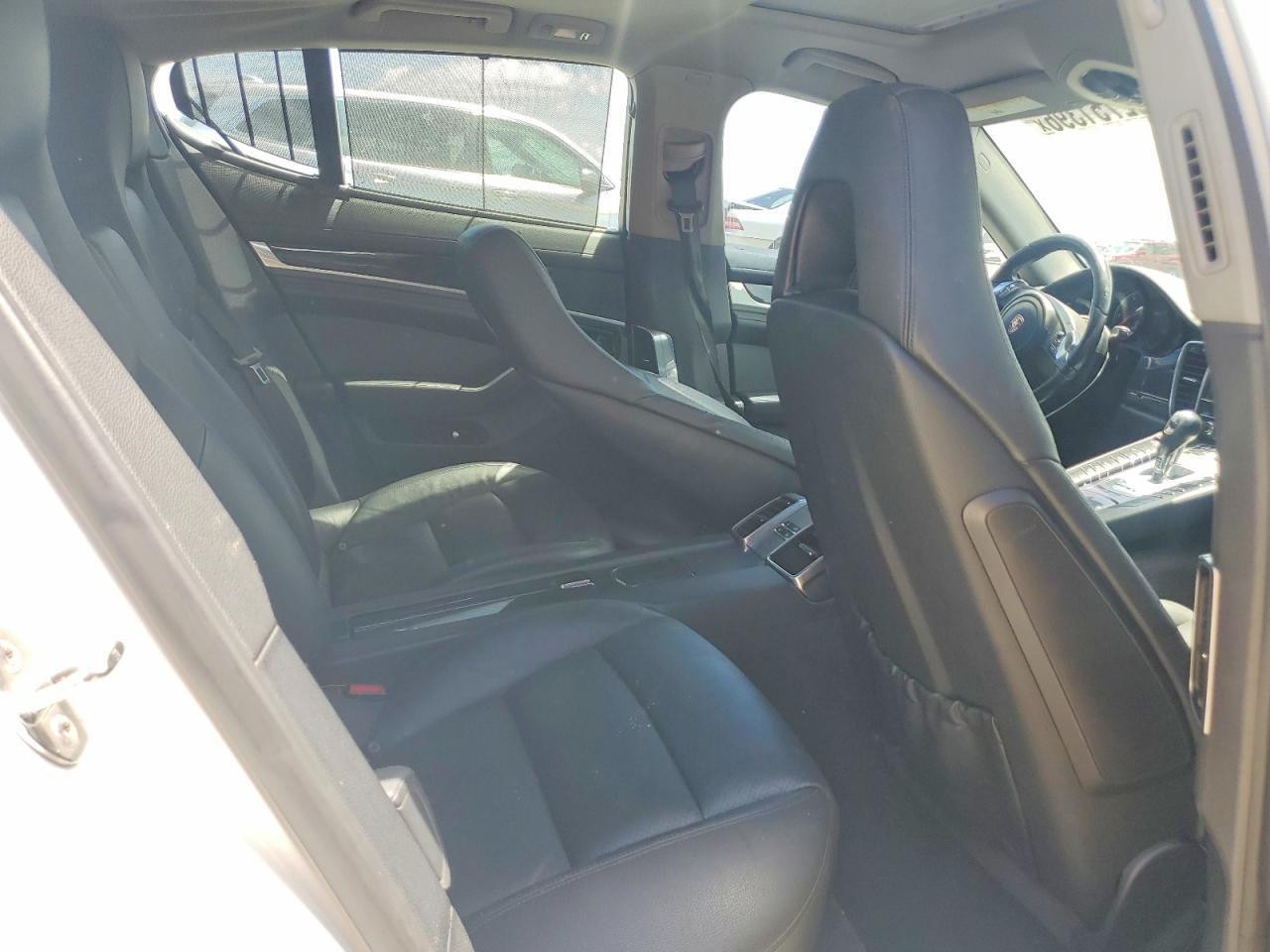 2013 Porsche Panamera 2 Белый vin: WP0AA2A77DL010778