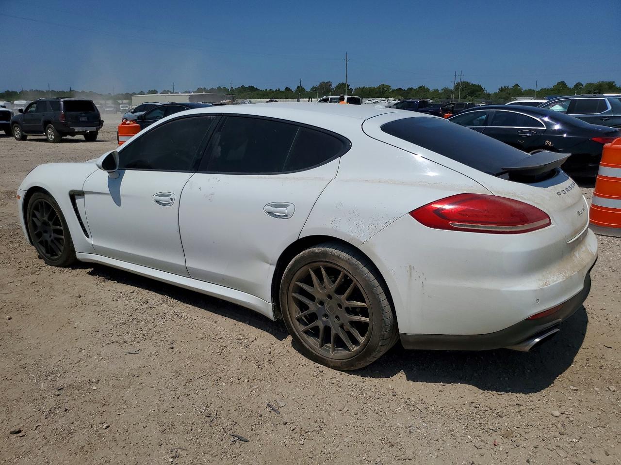 2015 Porsche Panamera 2 White vin: WP0AA2A77FL000528