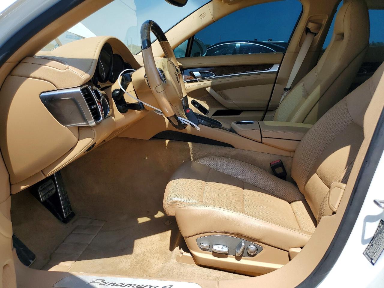 2015 Porsche Panamera 2 White vin: WP0AA2A77FL000528