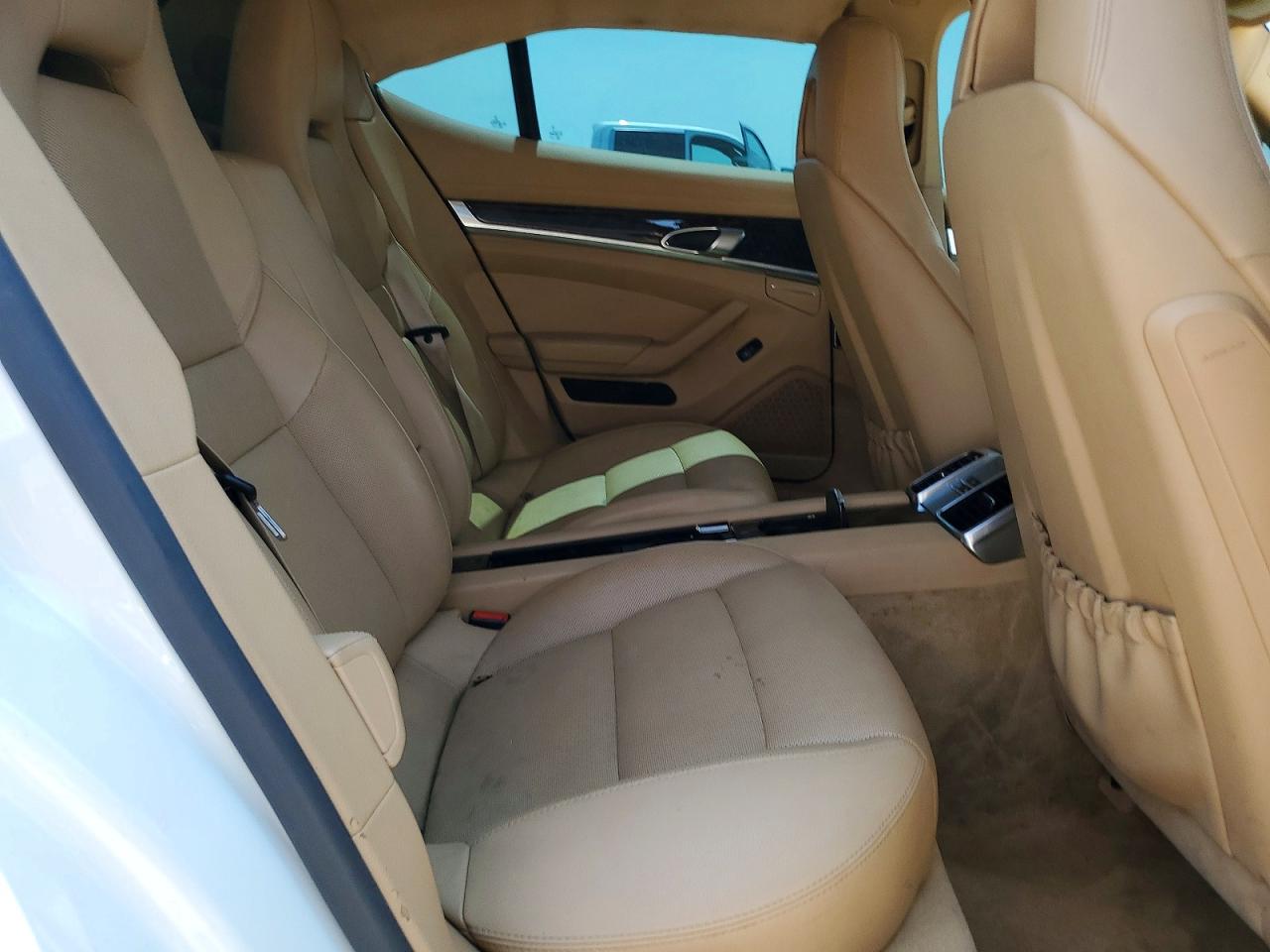 2015 Porsche Panamera 2 White vin: WP0AA2A77FL000528