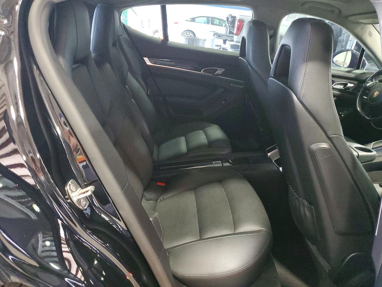 2015 Porsche Panamera 2 Черный vin: WP0AA2A77FL002411