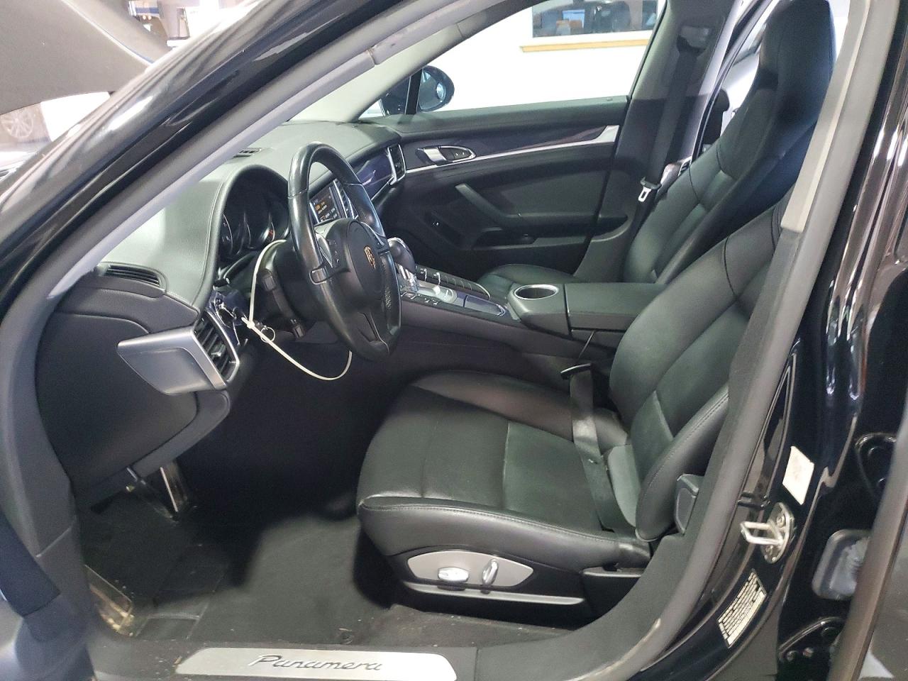 2015 Porsche Panamera 2 Черный vin: WP0AA2A77FL002411