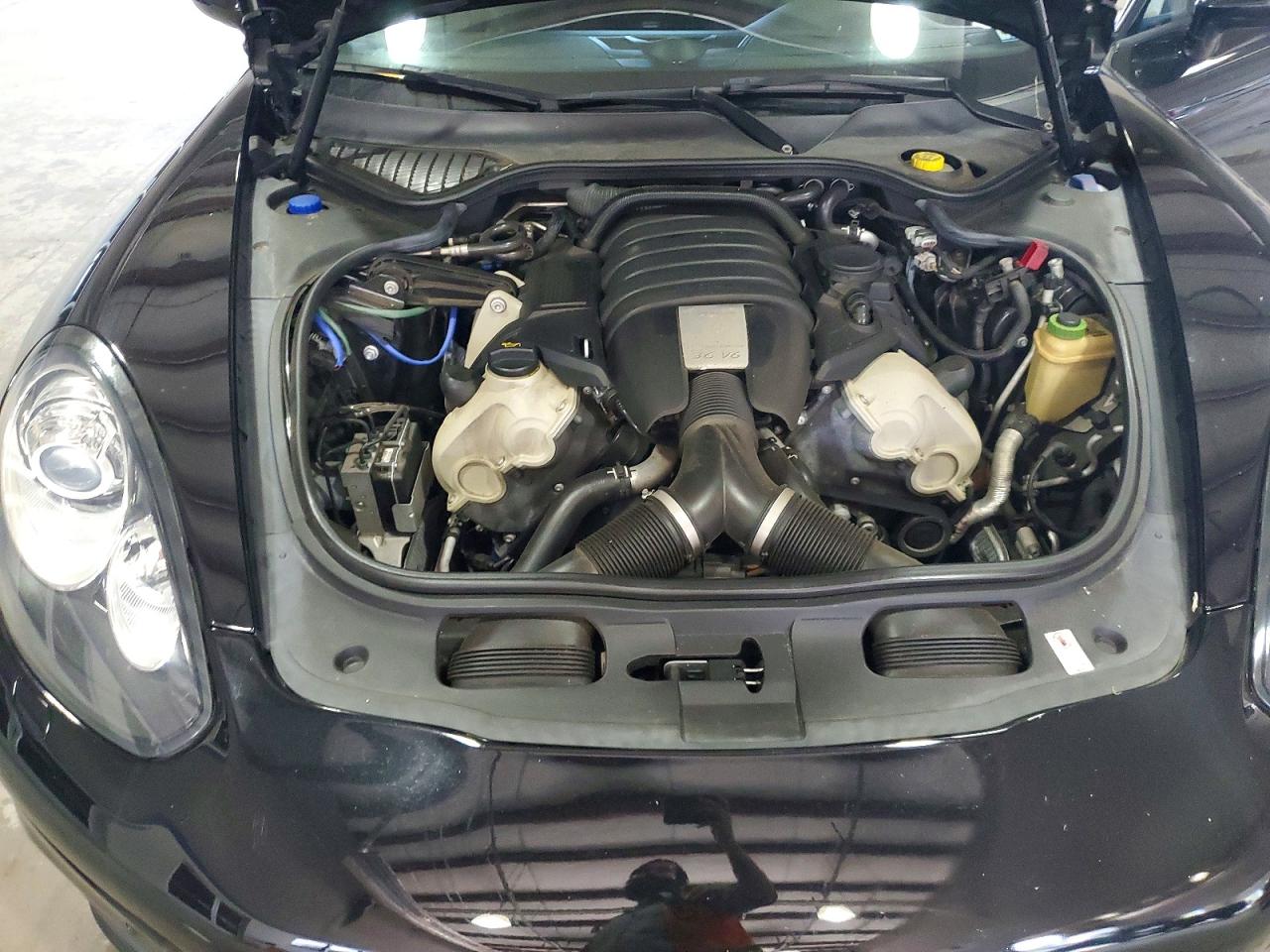 2015 Porsche Panamera 2 Черный vin: WP0AA2A77FL002411