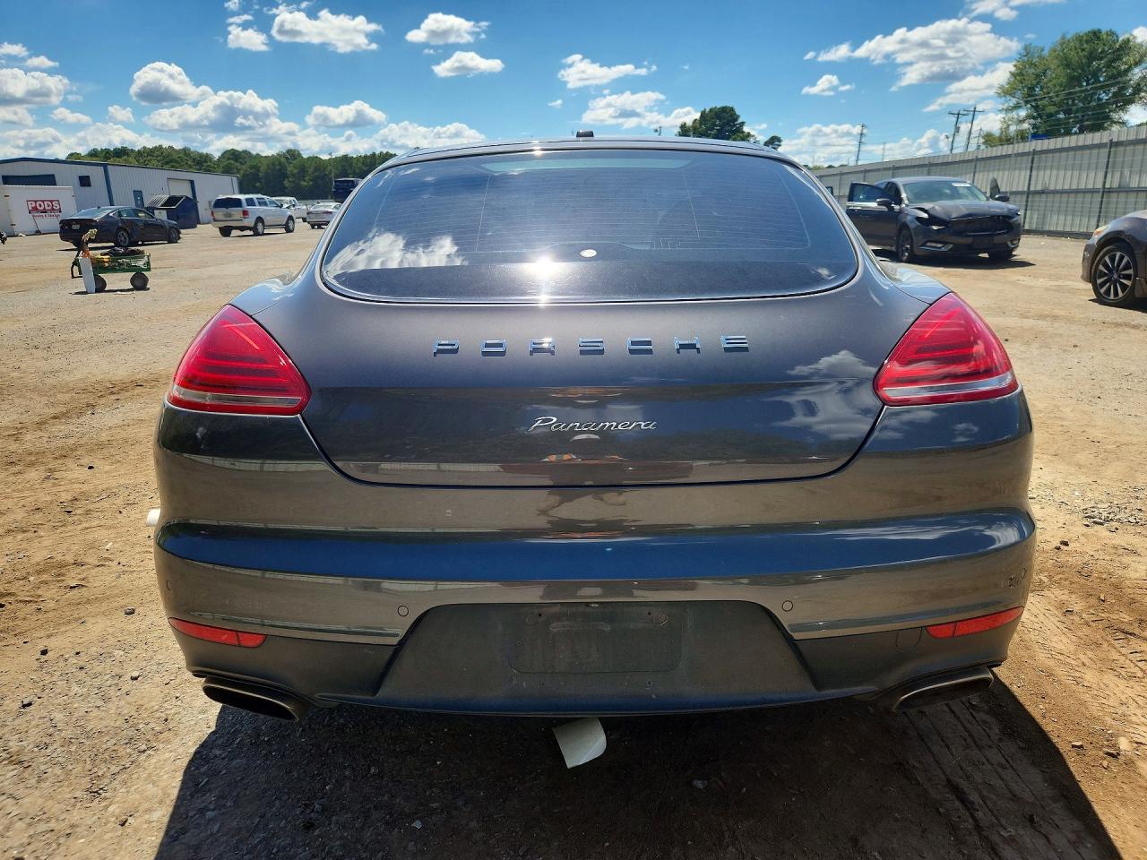 2015 Porsche Panamera 2 Gray vin: WP0AA2A77FL005700