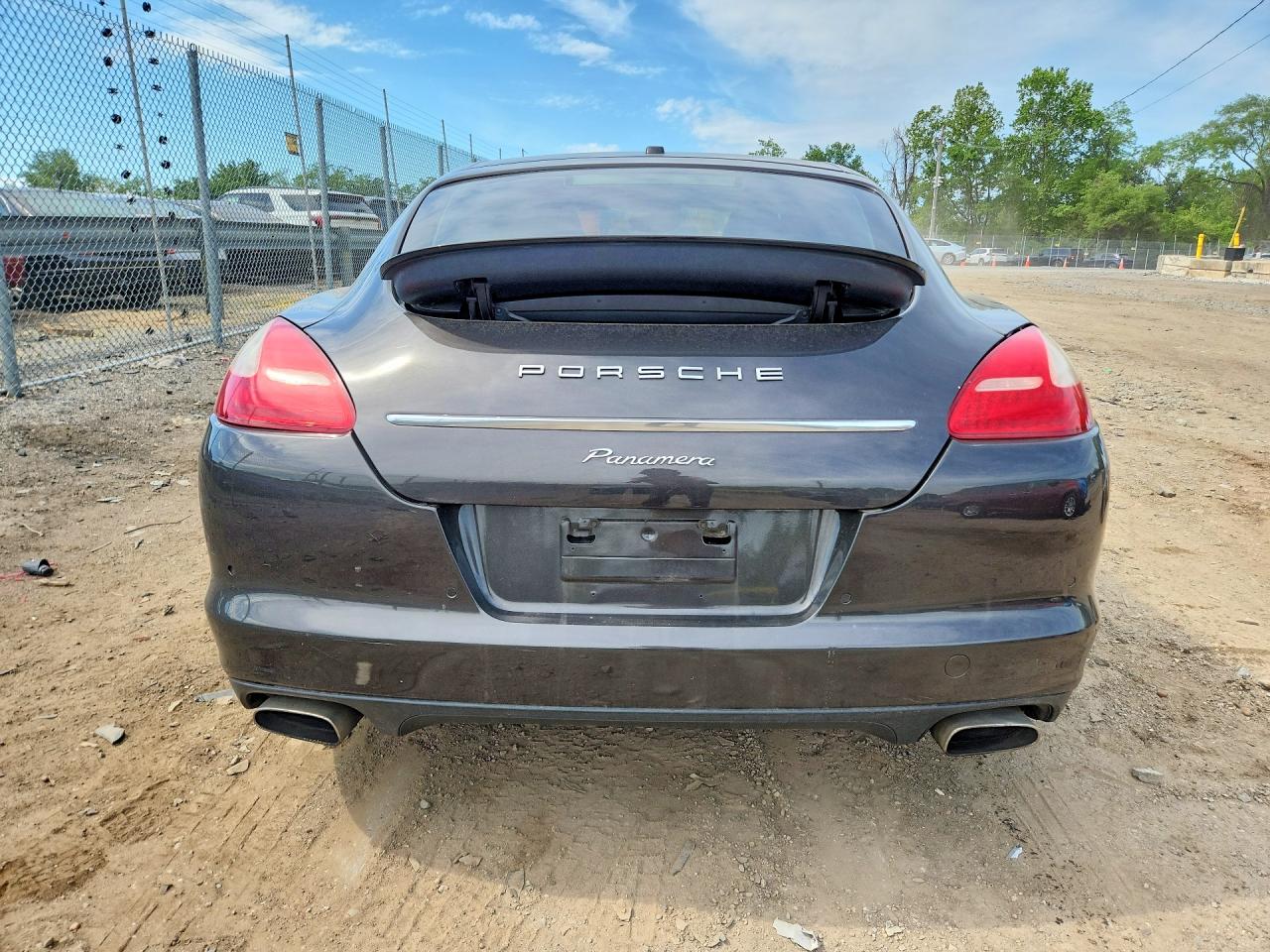 2011 Porsche Panamera 2 Серый vin: WP0AA2A78BL010785