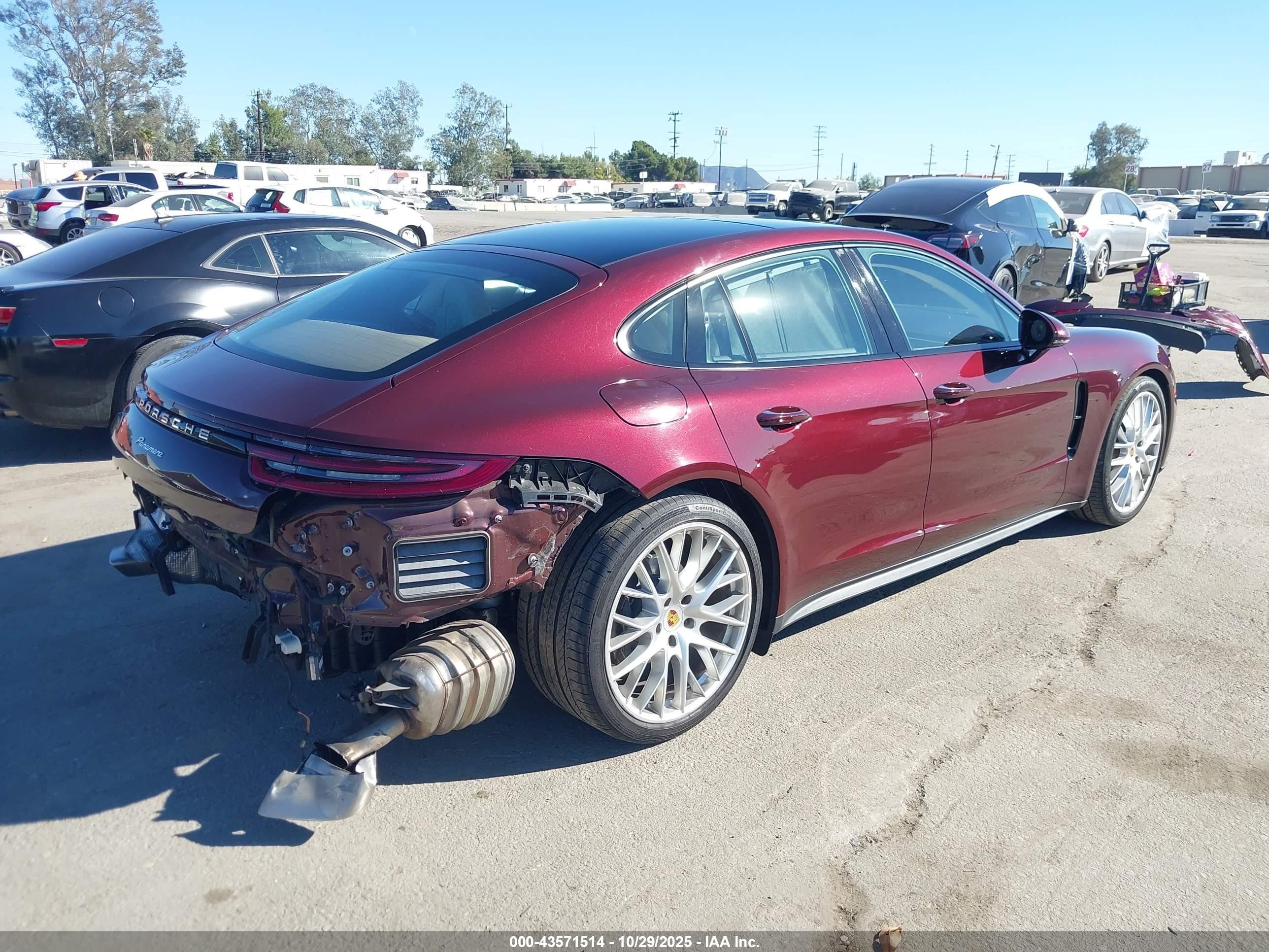 2018 Porsche Panamera 4 Champagne vin: WP0AA2A78JL108536