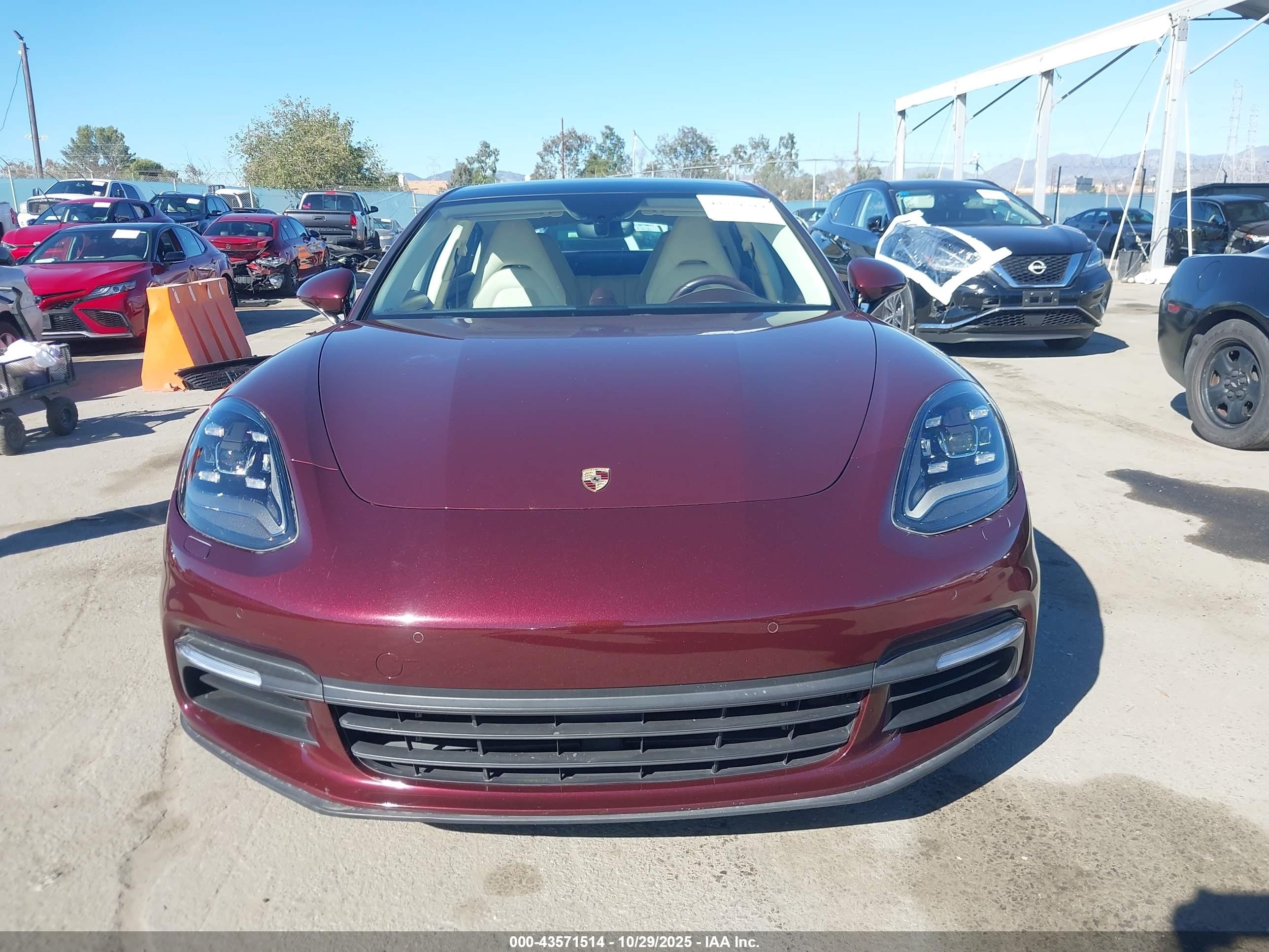 2018 Porsche Panamera 4 Champagne vin: WP0AA2A78JL108536