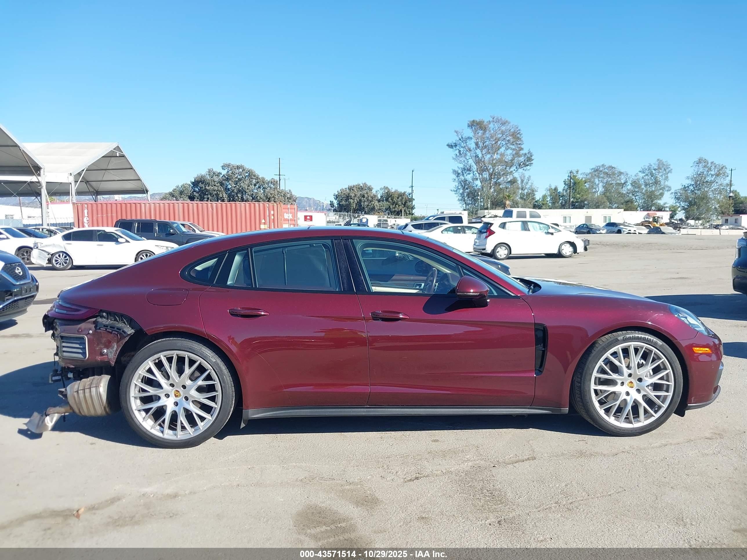 2018 Porsche Panamera 4 Champagne vin: WP0AA2A78JL108536