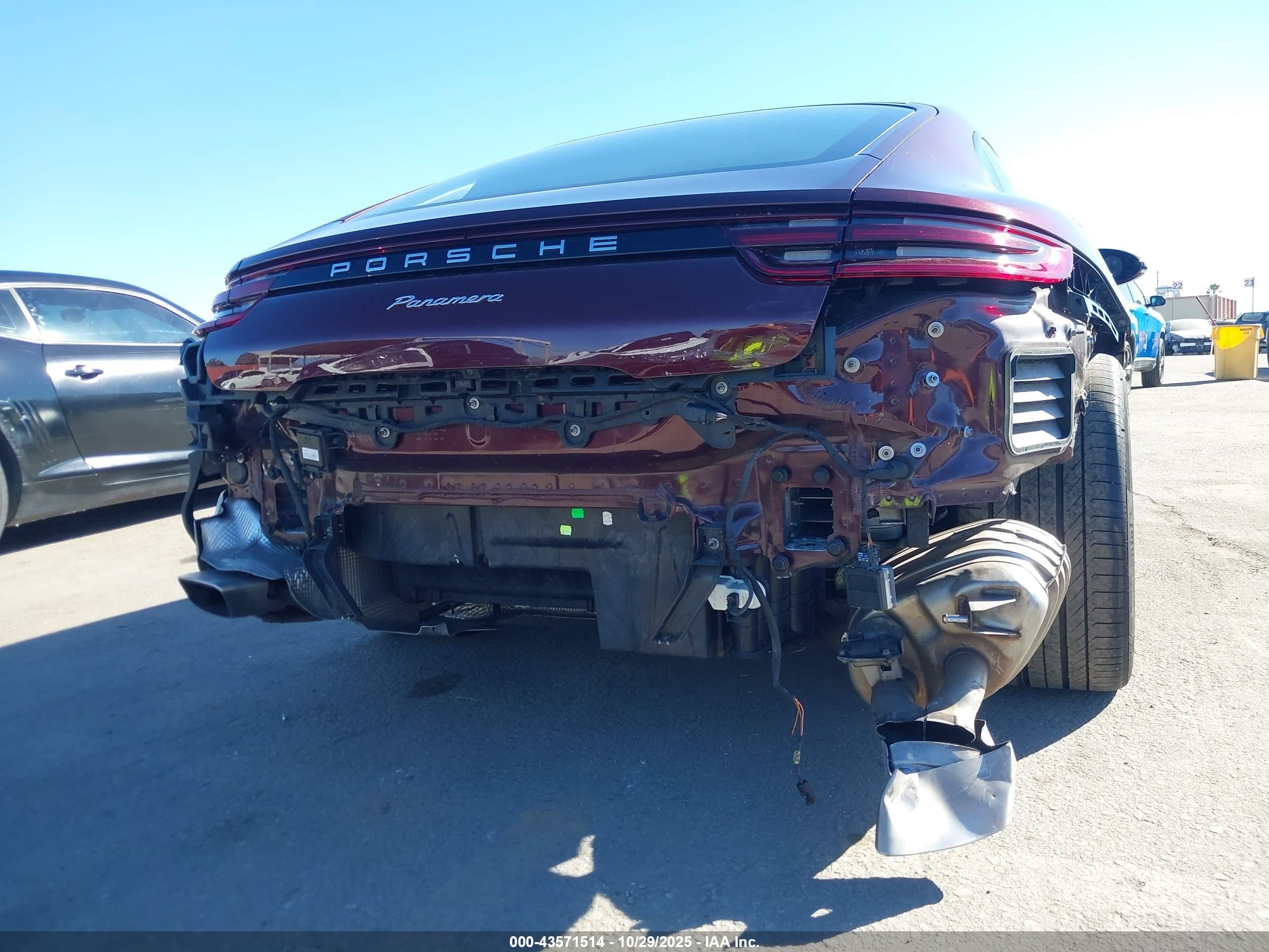 2018 Porsche Panamera 4 Champagne vin: WP0AA2A78JL108536