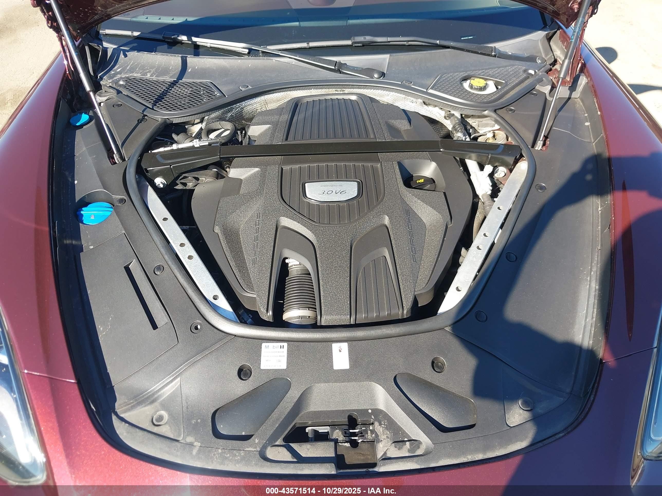 2018 Porsche Panamera 4 Champagne vin: WP0AA2A78JL108536