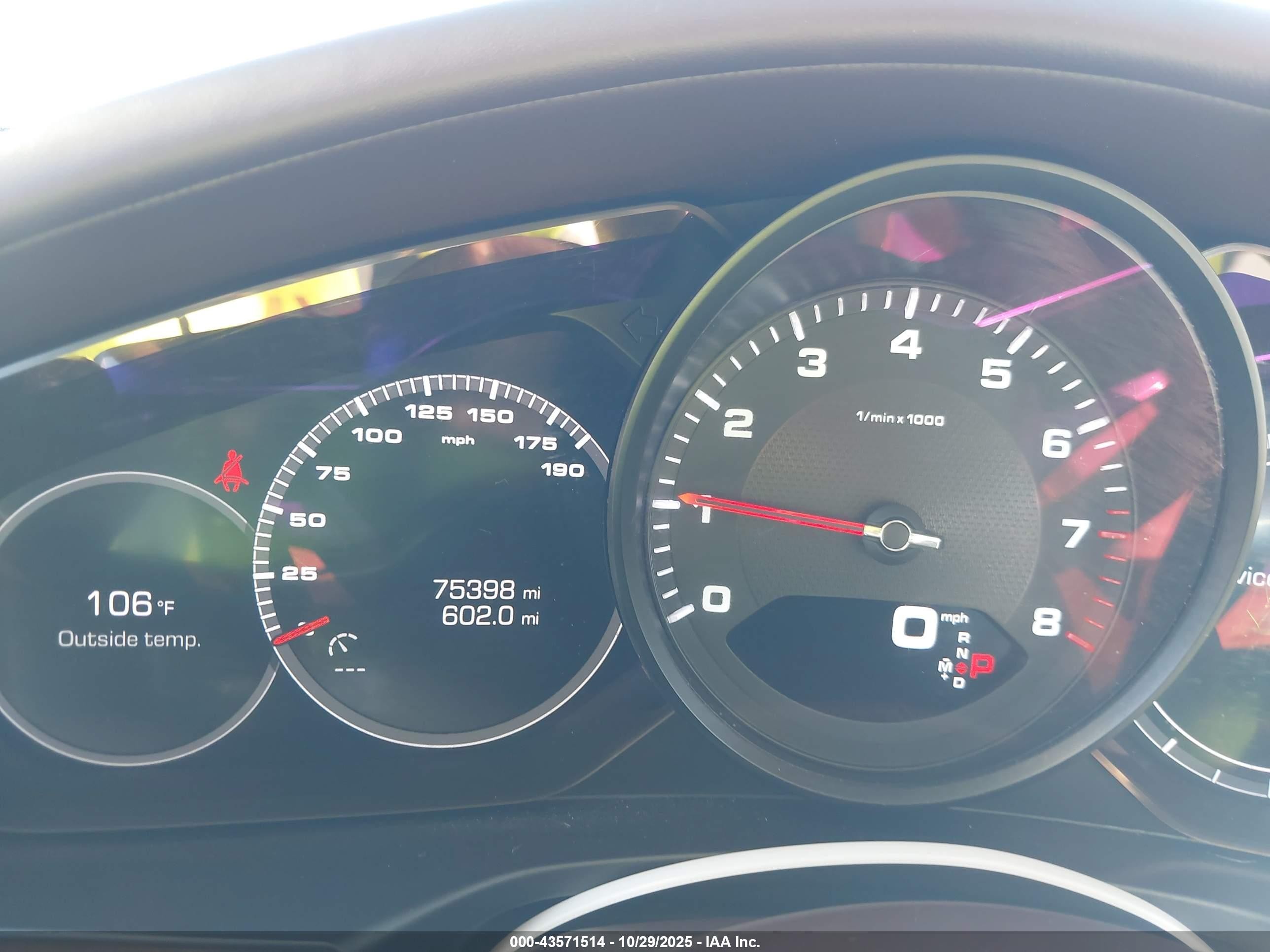 2018 Porsche Panamera 4 Champagne vin: WP0AA2A78JL108536