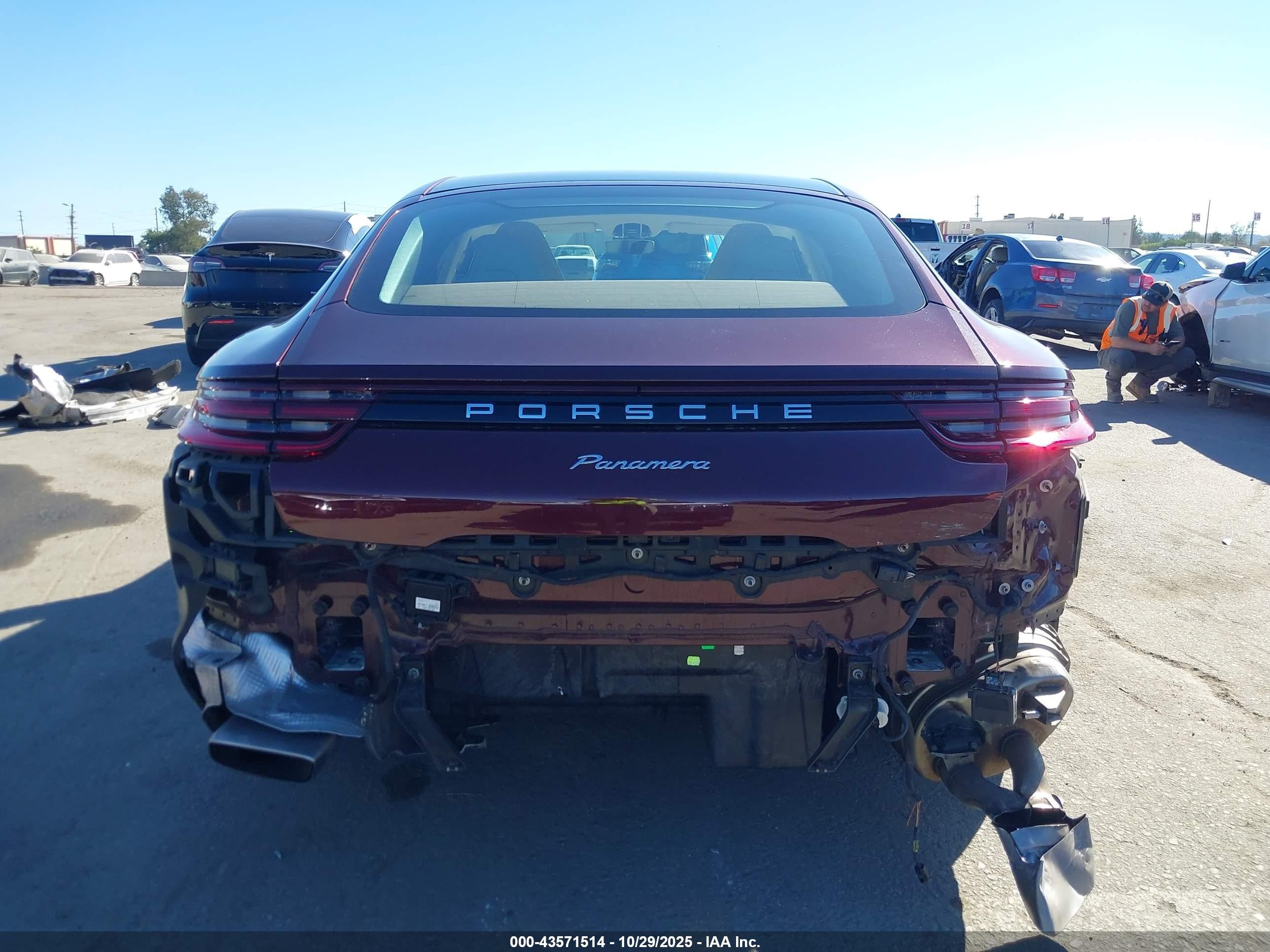 2018 Porsche Panamera 4 Champagne vin: WP0AA2A78JL108536