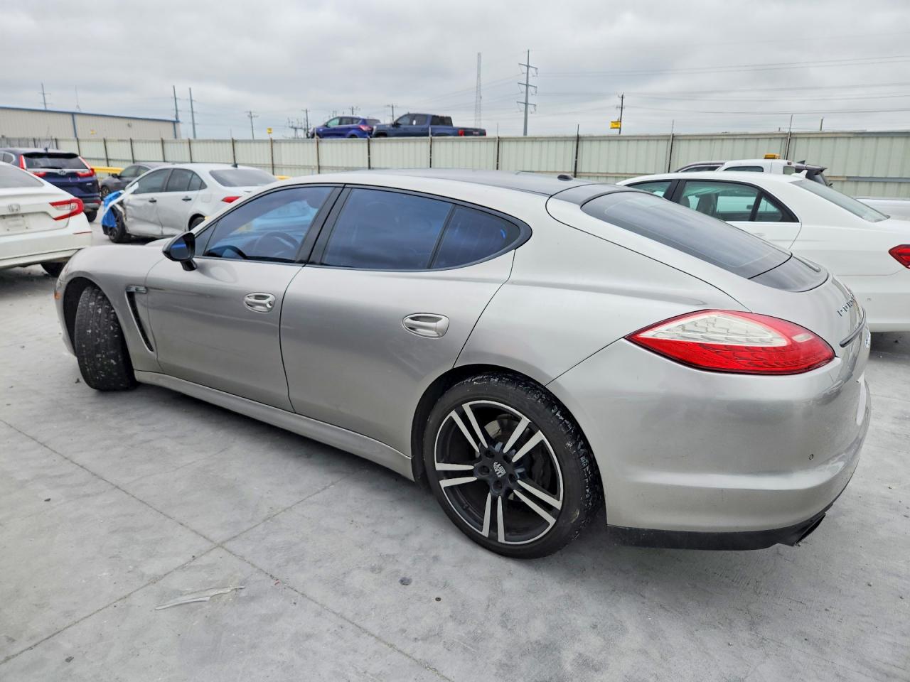 2012 Porsche Panamera 2 Beige vin: WP0AA2A79CL017651